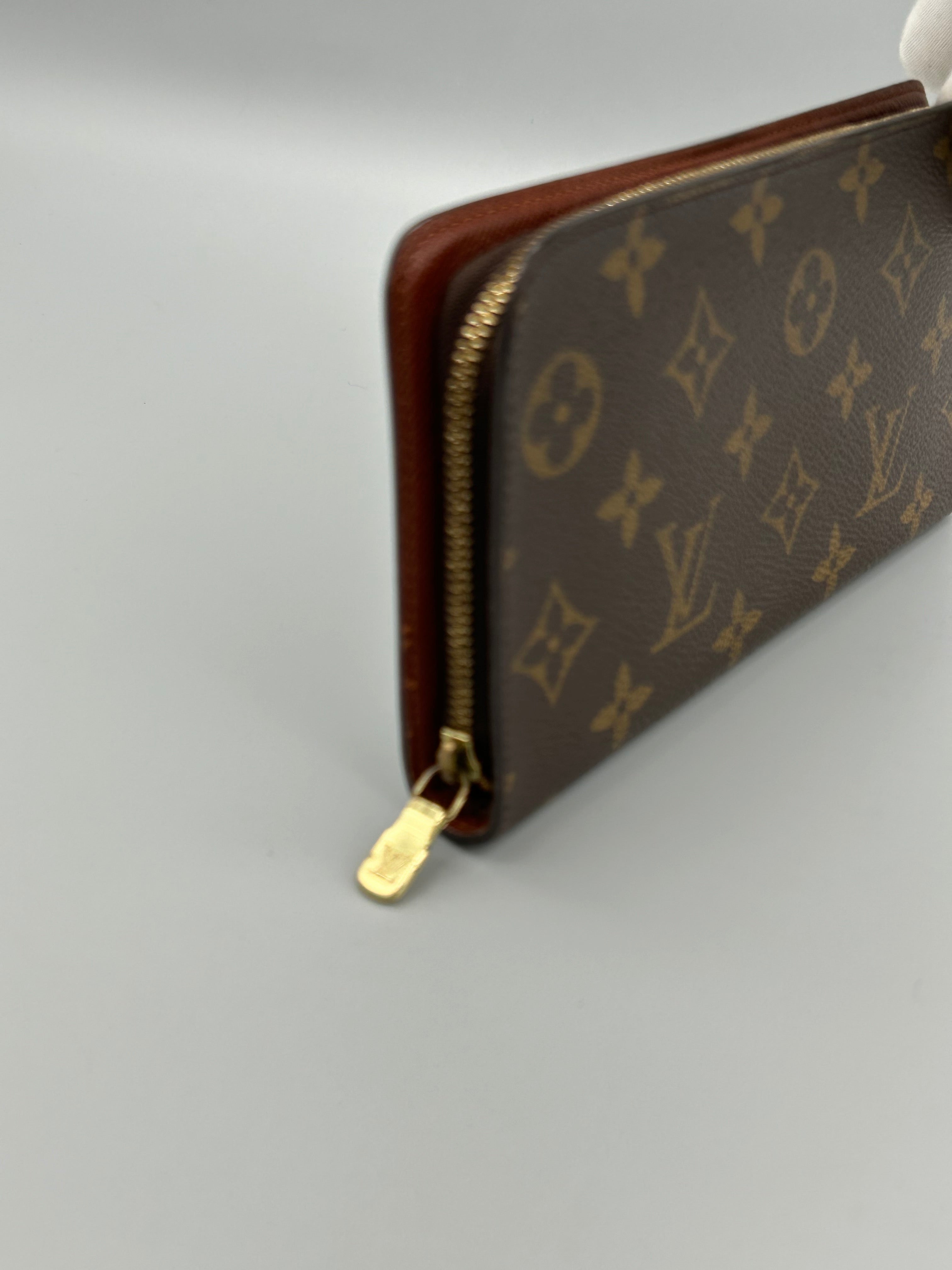 10107 Authentic Pre-loved Louis Vuitton Zippy Wallet in Monogram Canvas