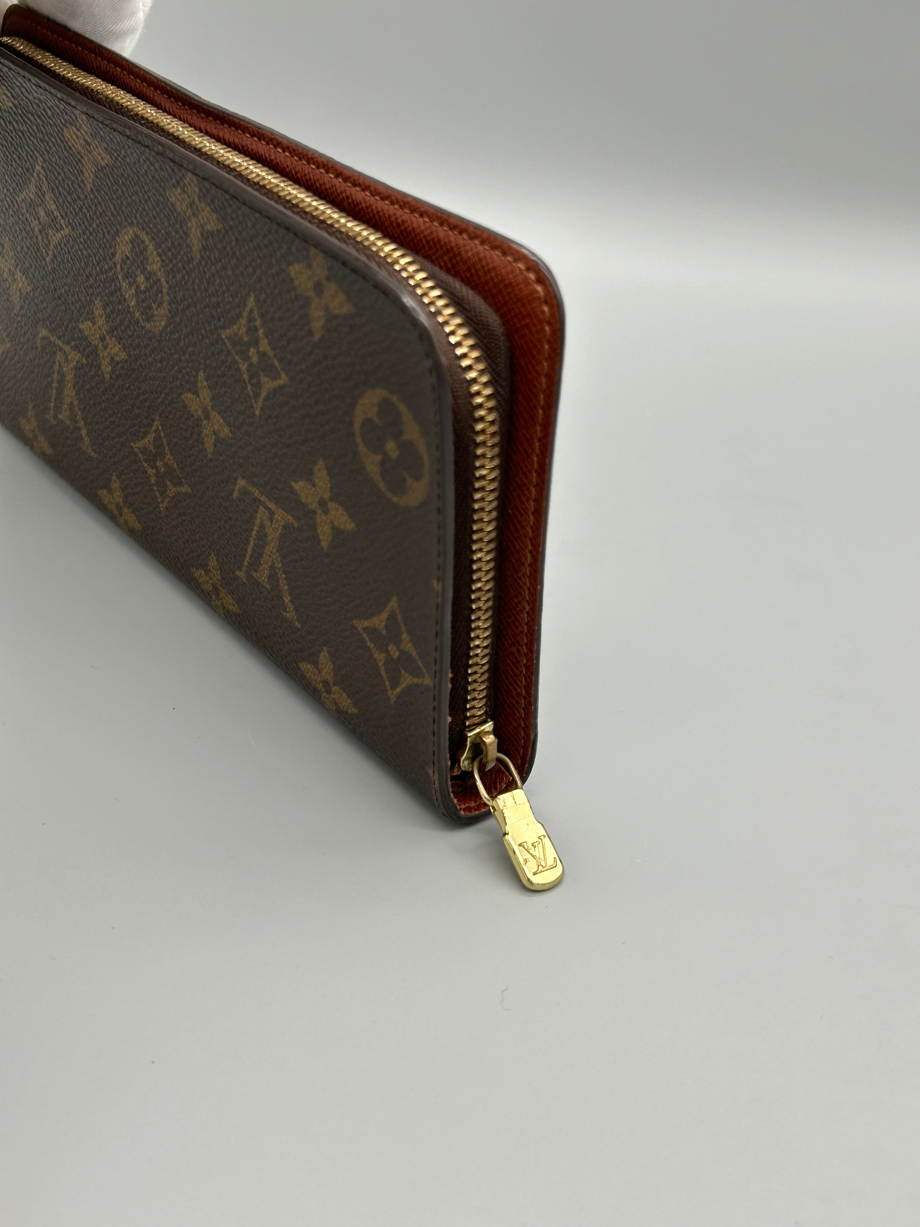 10107 Authentic Pre-loved Louis Vuitton Zippy Wallet in Monogram Canvas