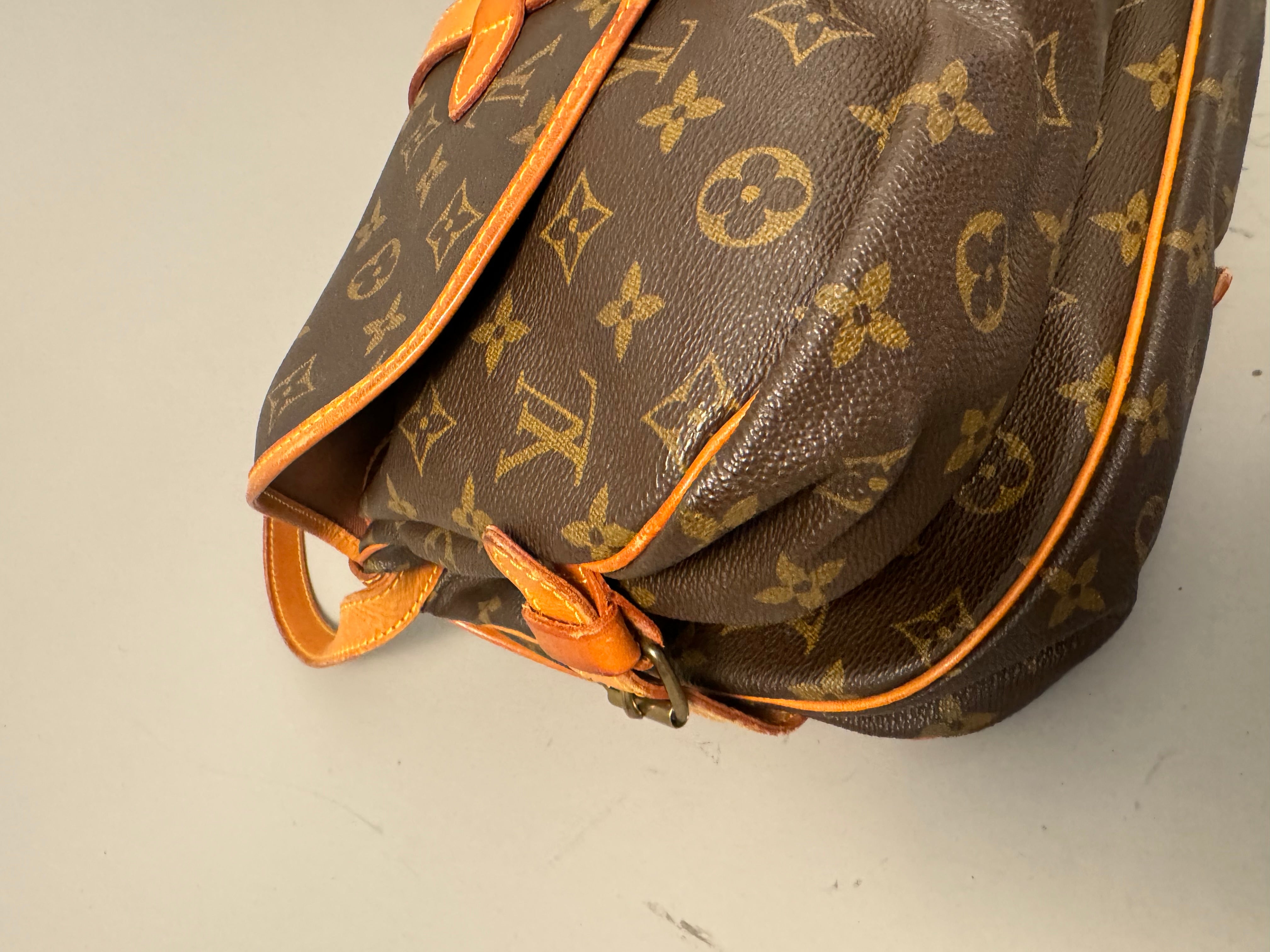 10168 Authentic Pre-loved Louis Vuitton Saumur 30 in Monogram Canvas