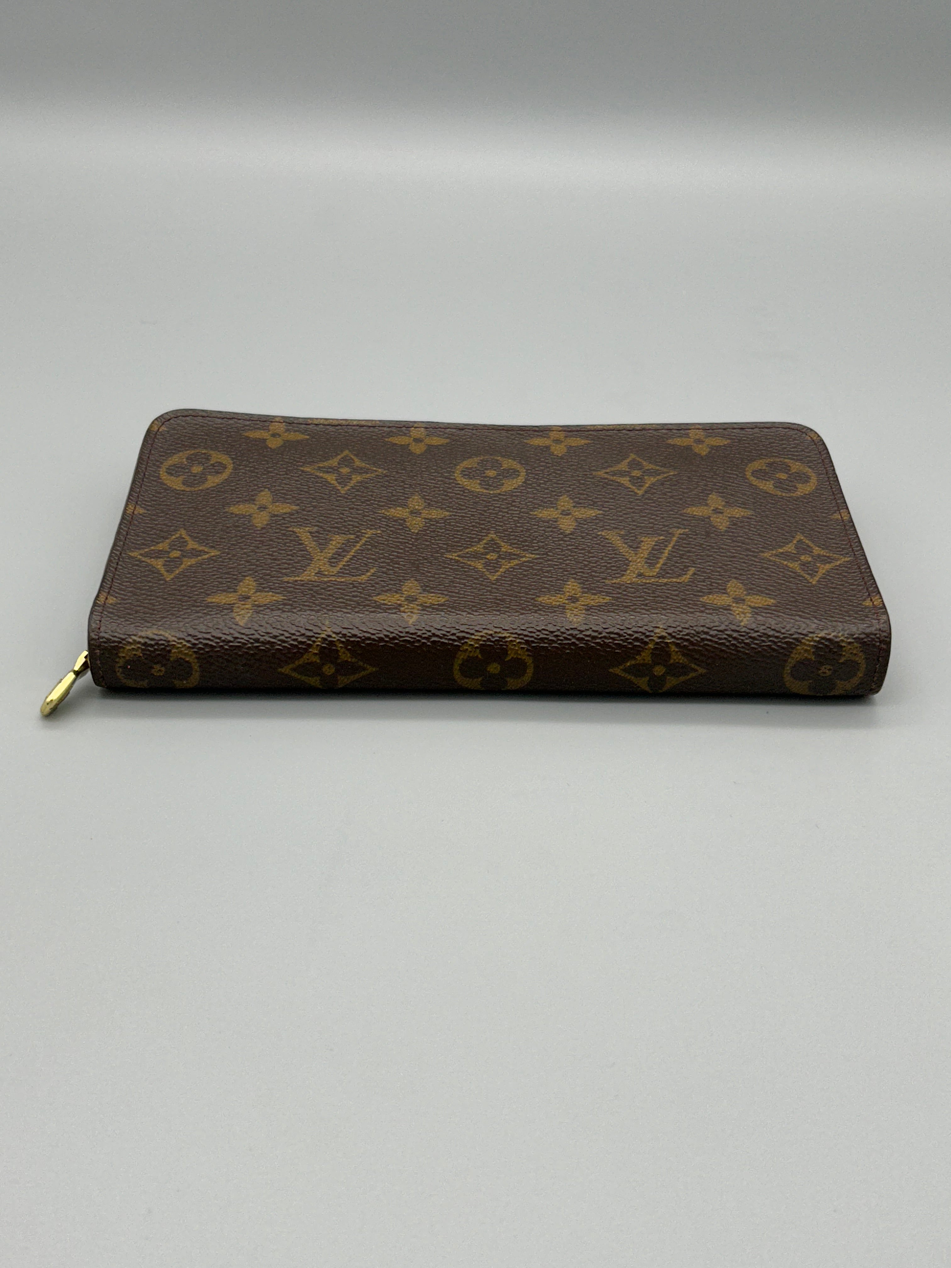 10107 Authentic Pre-loved Louis Vuitton Zippy Wallet in Monogram Canvas