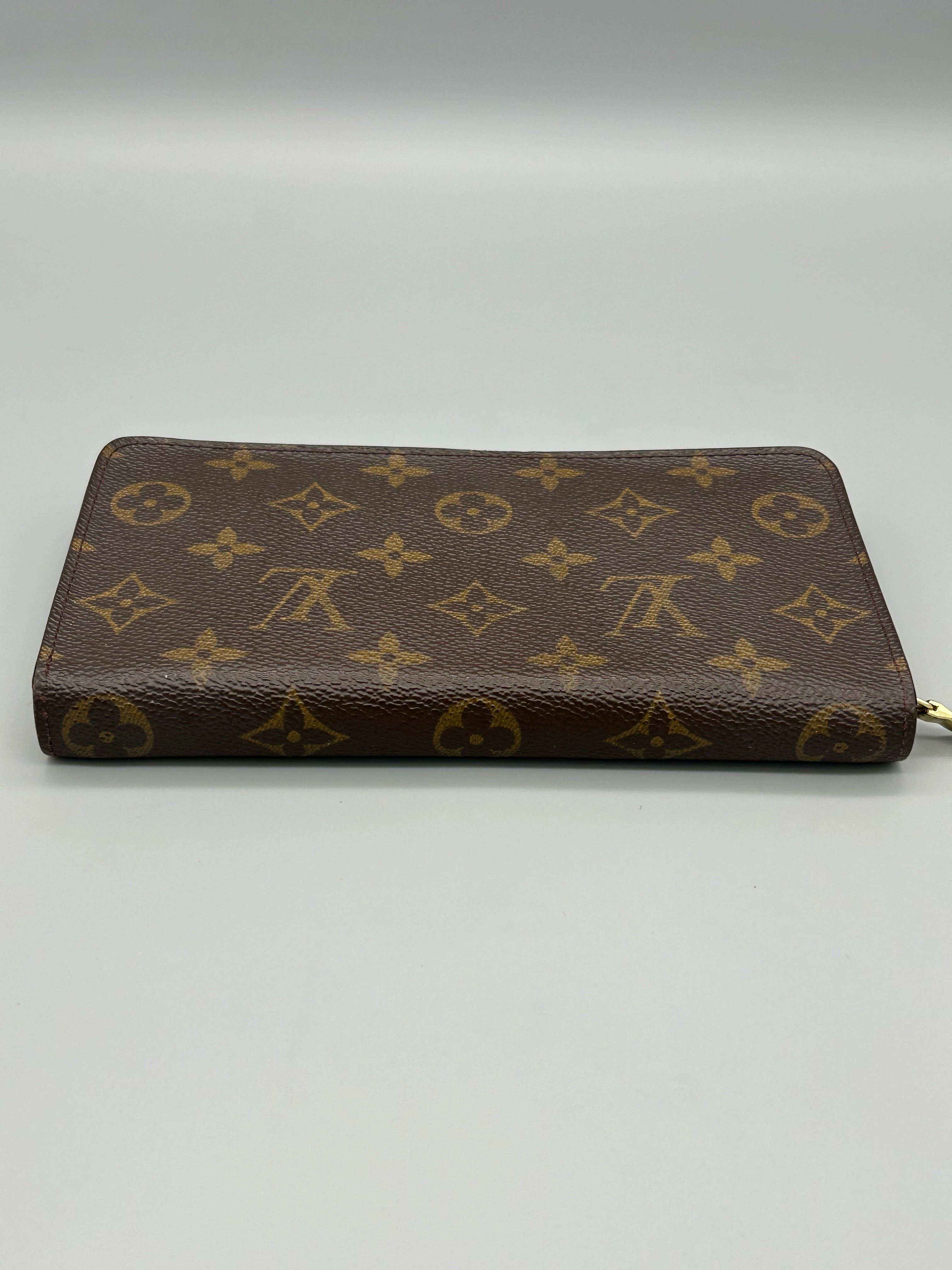 10107 Authentic Pre-loved Louis Vuitton Zippy Wallet in Monogram Canvas