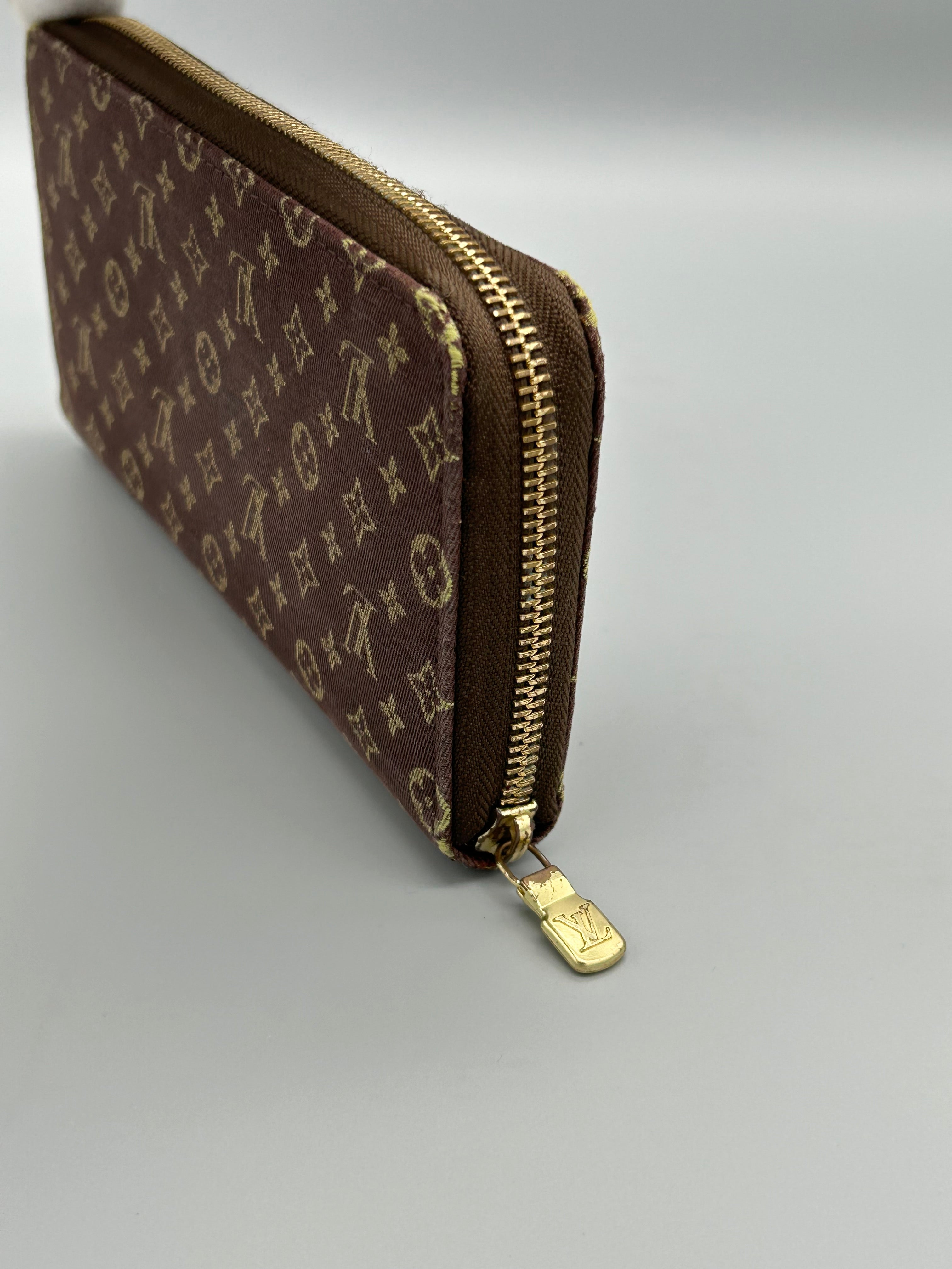 10108 Authentic Pre-loved Louis Vuitton Zippy wallet in Mini Lin Canvas