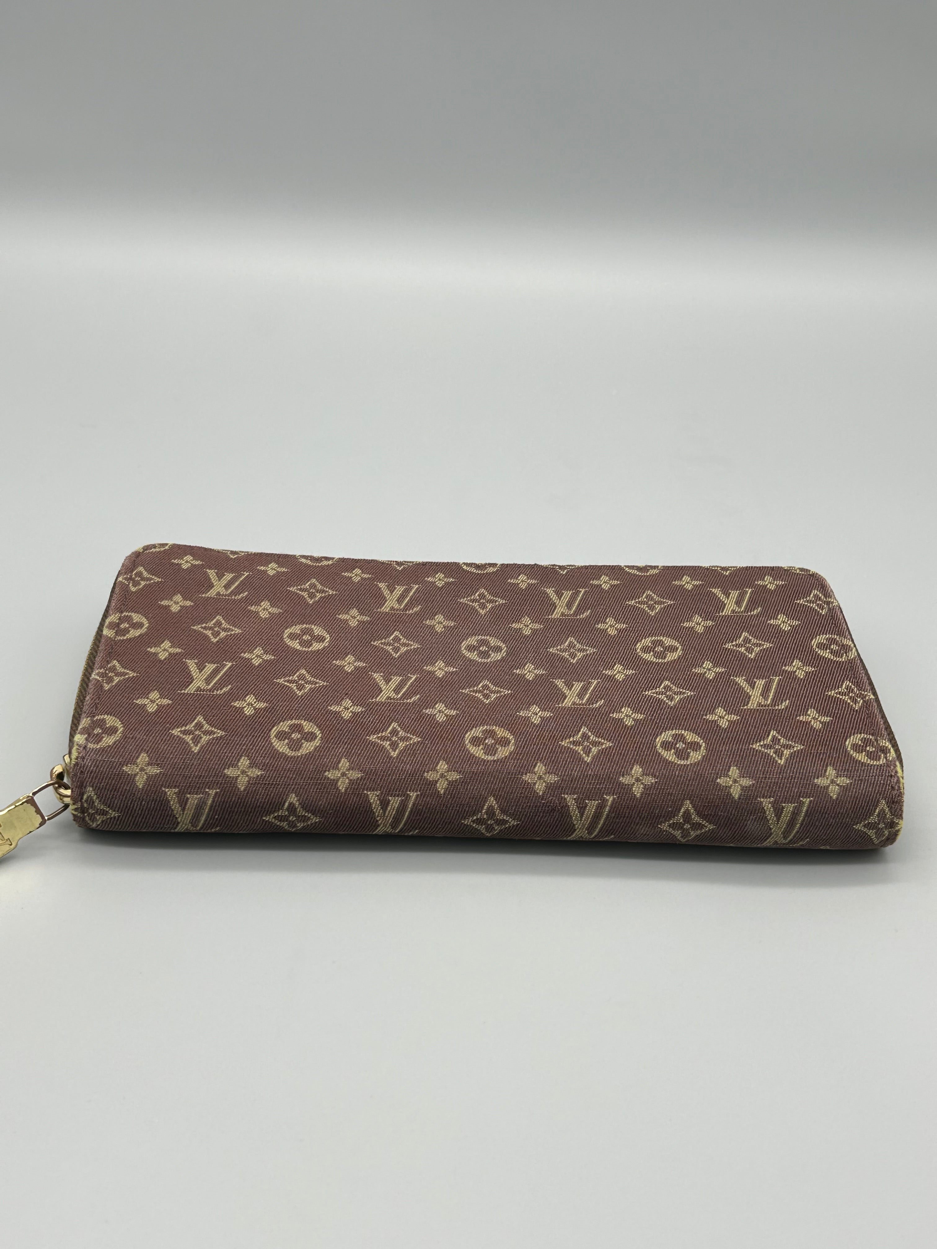 10108 Authentic Pre-loved Louis Vuitton Zippy wallet in Mini Lin Canvas