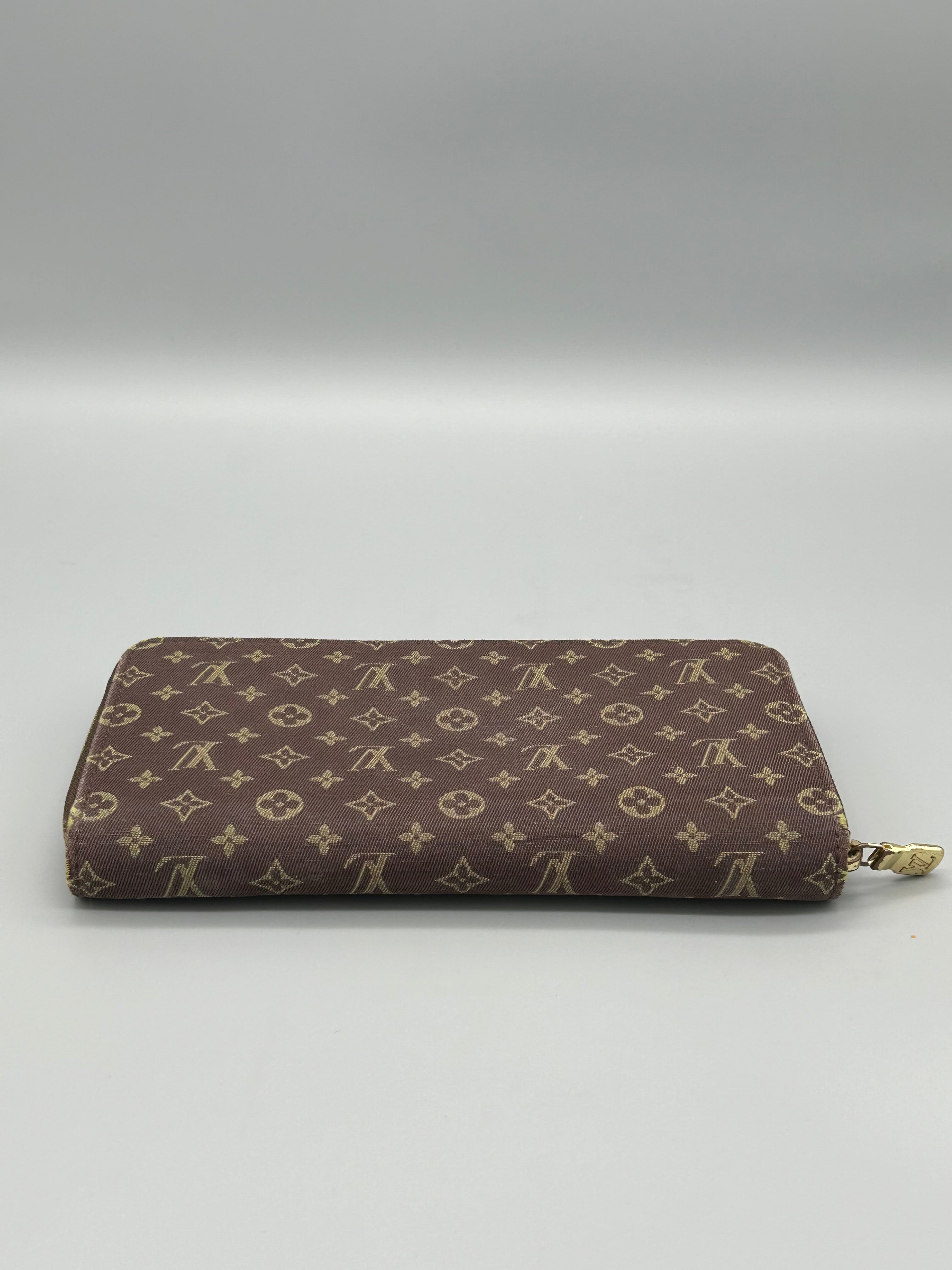 10108 Authentic Pre-loved Louis Vuitton Zippy wallet in Mini Lin Canvas