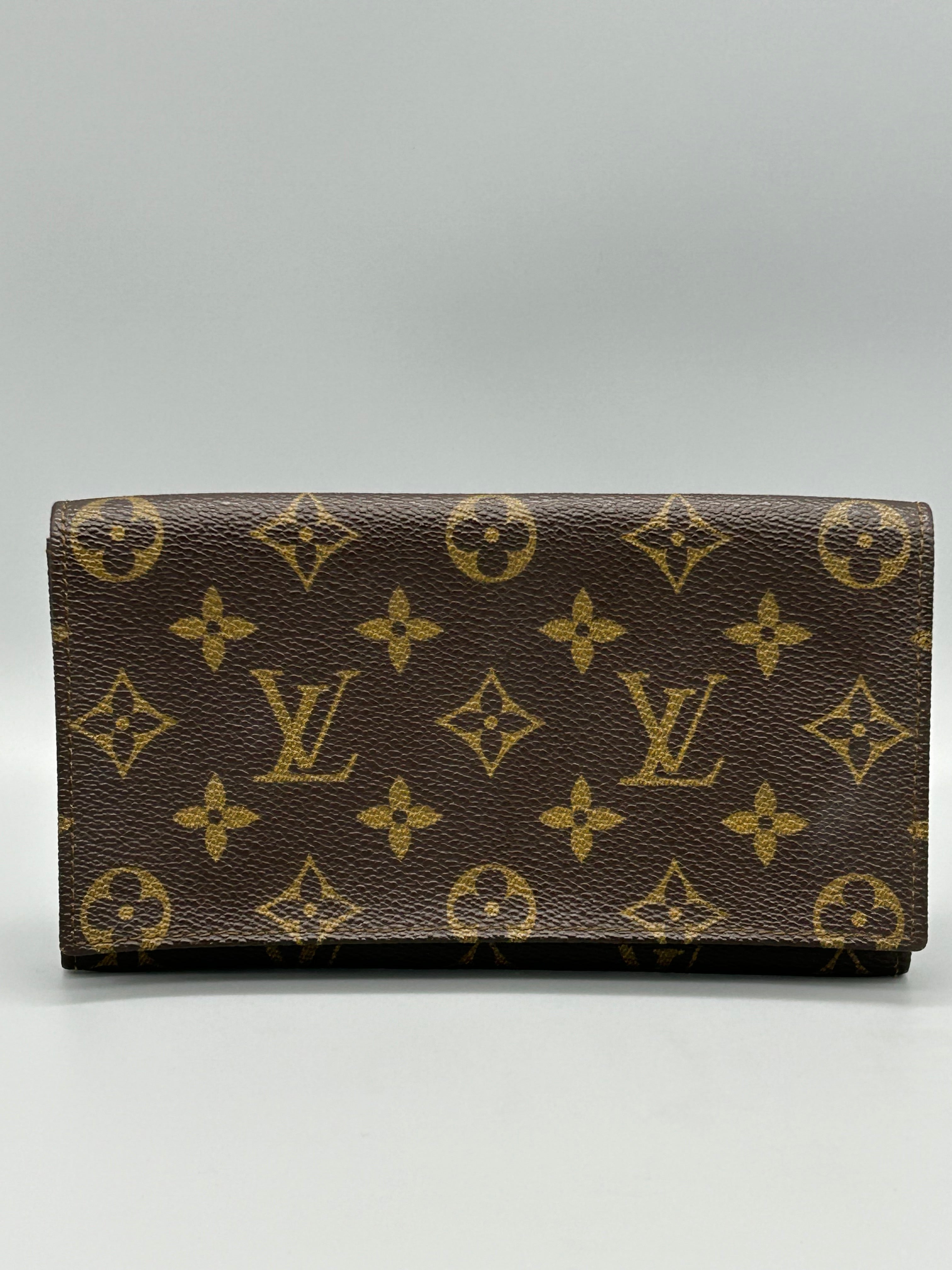 10109 Authentic Pre-loved Louis Vuitton Checkbook Pouch in Monogram Canvas Done