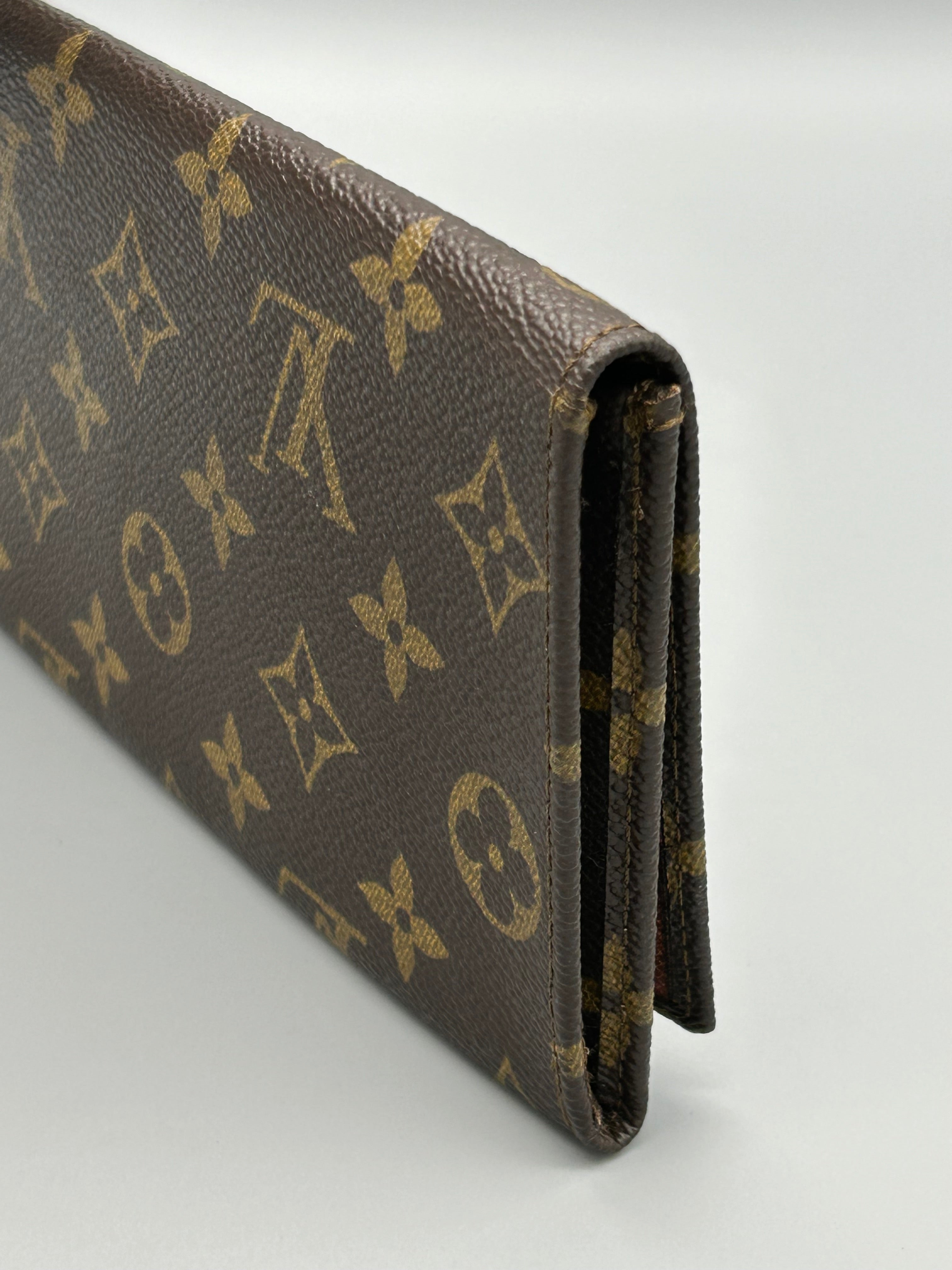 10109 Authentic Pre-loved Louis Vuitton Checkbook Pouch in Monogram Canvas Done