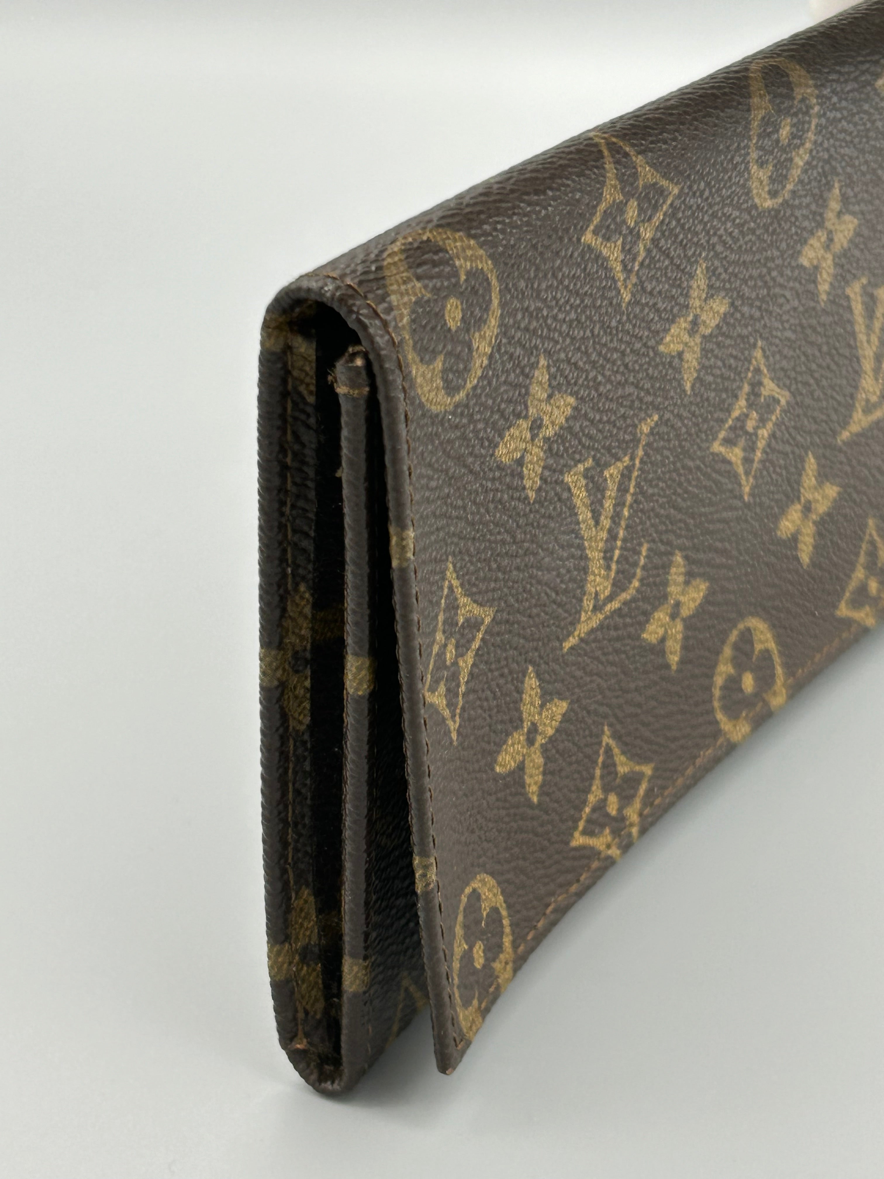 10109 Authentic Pre-loved Louis Vuitton Checkbook Pouch in Monogram Canvas Done