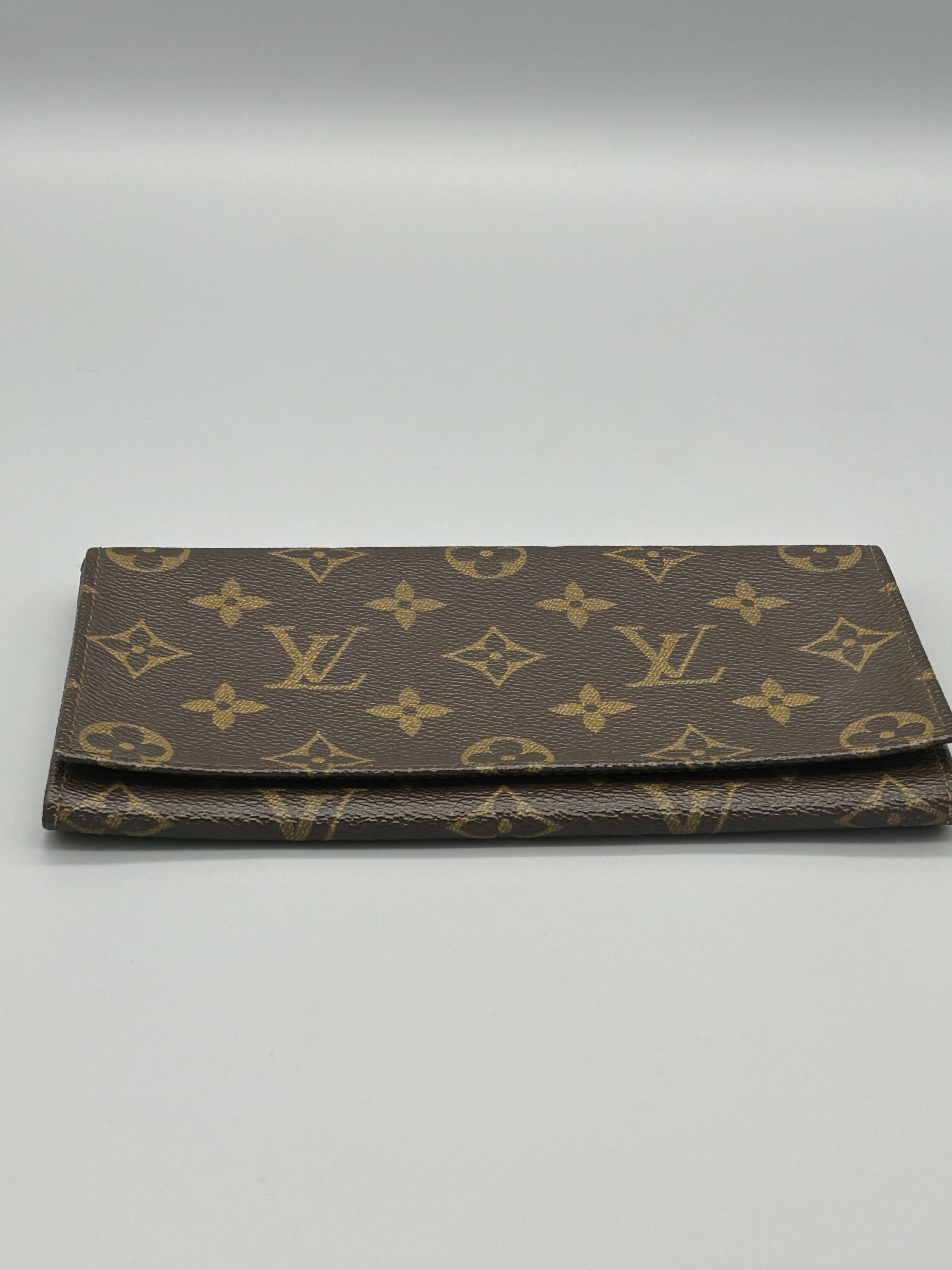 10109 Authentic Pre-loved Louis Vuitton Checkbook Pouch in Monogram Canvas Done