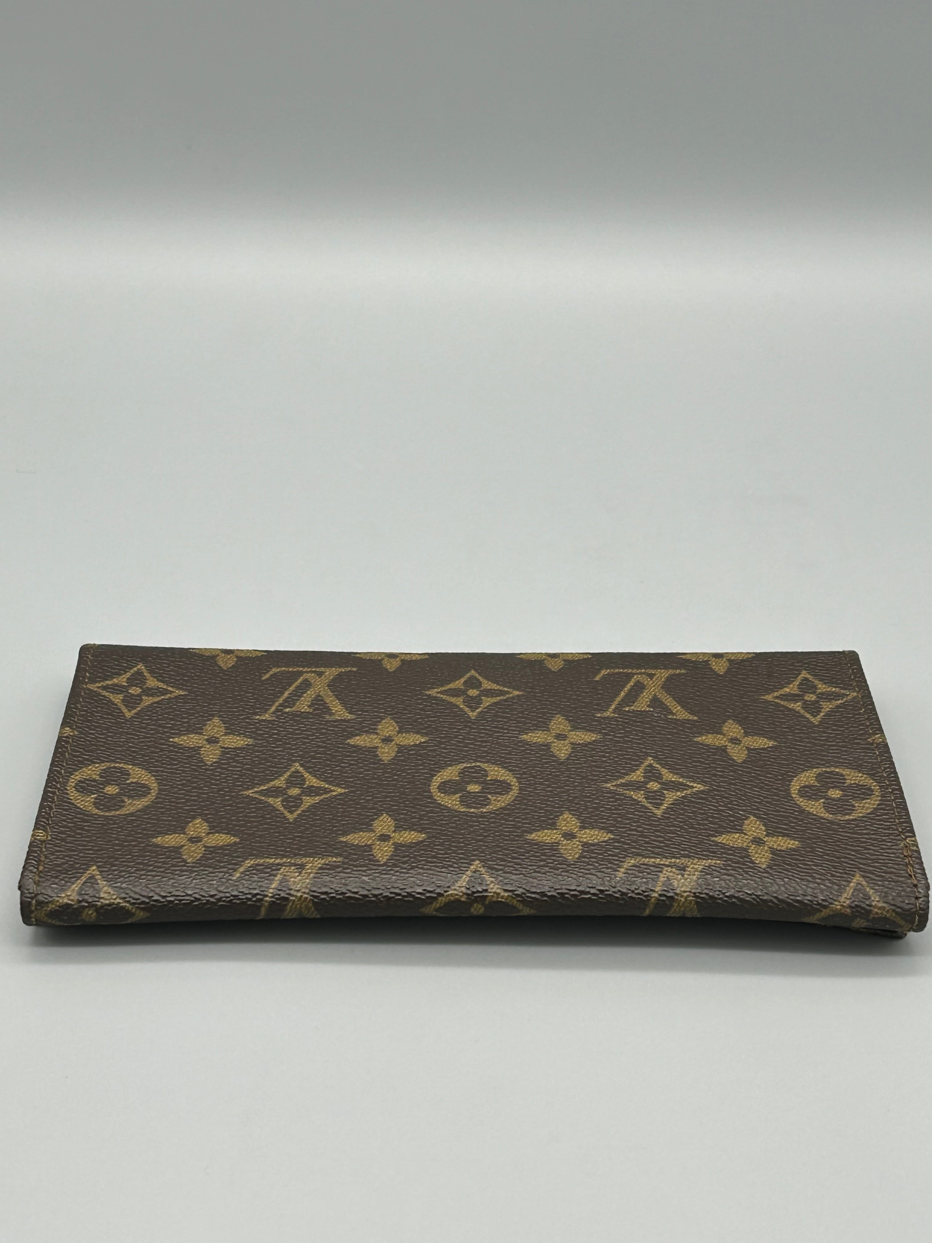 10109 Authentic Pre-loved Louis Vuitton Checkbook Pouch in Monogram Canvas Done