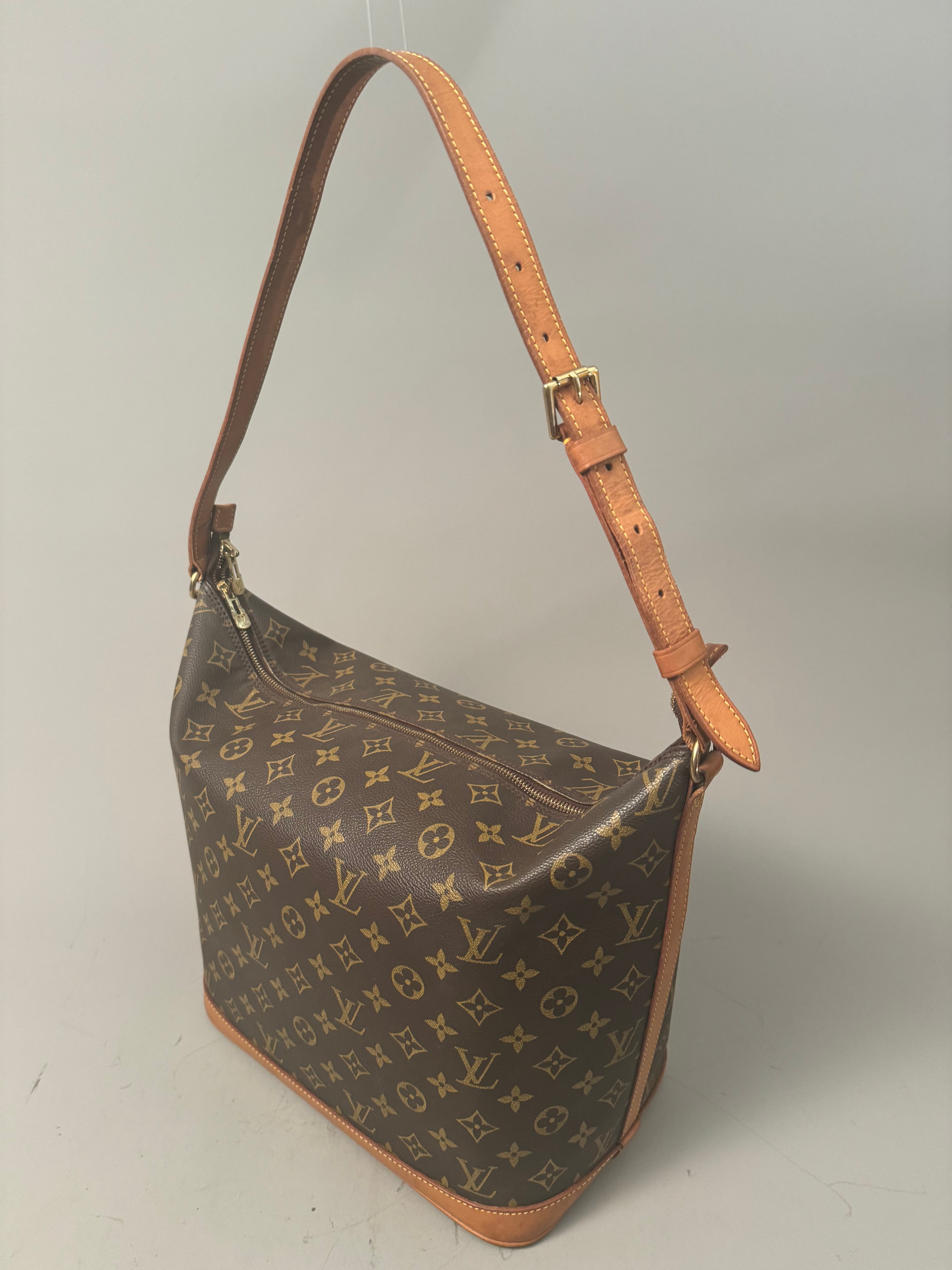 10132 Authentic Pre-loved Louis Vuitton Amfar Vanity 3 in Monogram Canvas