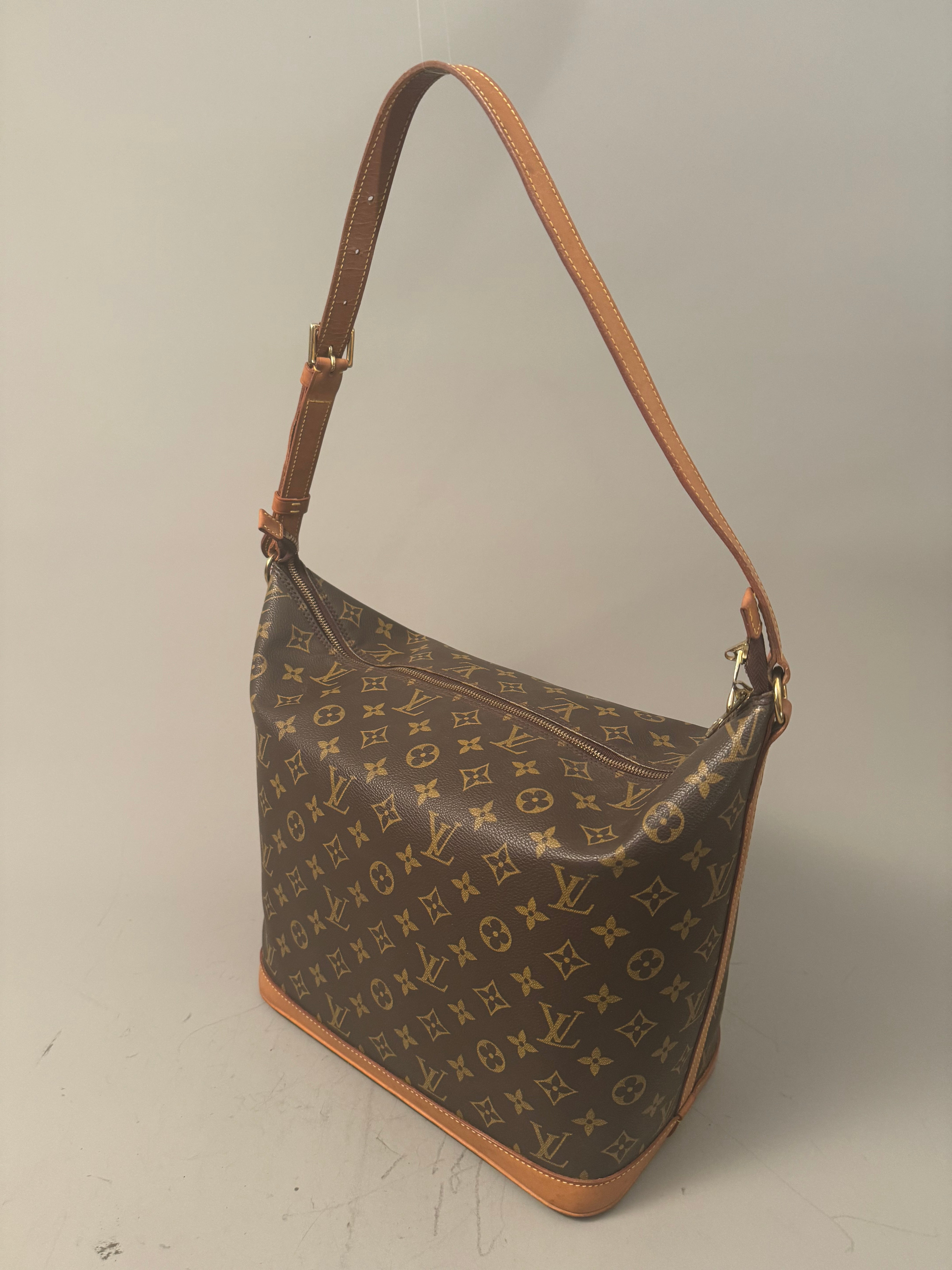 10132 Authentic Pre-loved Louis Vuitton Amfar Vanity 3 in Monogram Canvas