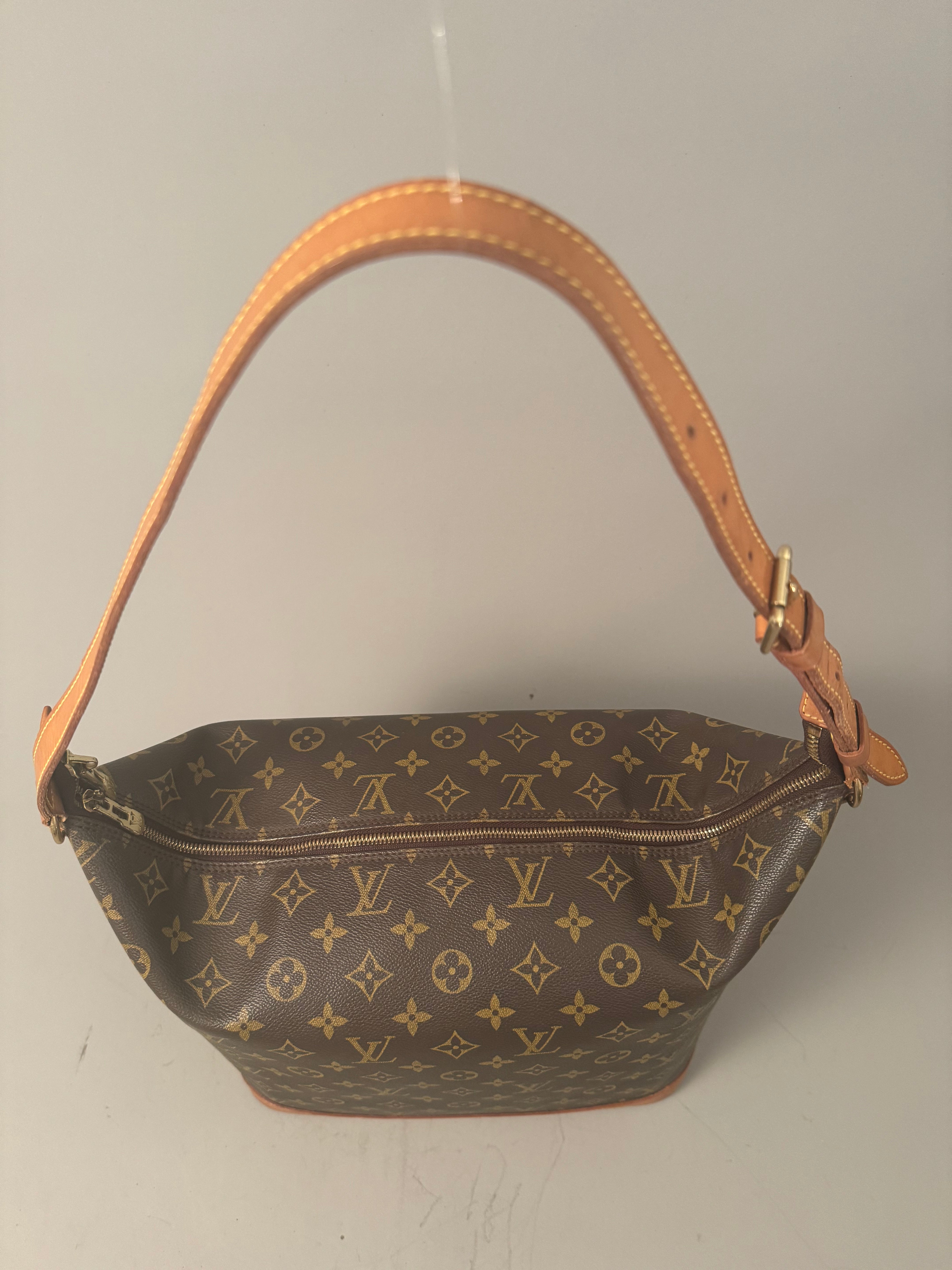 10132 Authentic Pre-loved Louis Vuitton Amfar Vanity 3 in Monogram Canvas