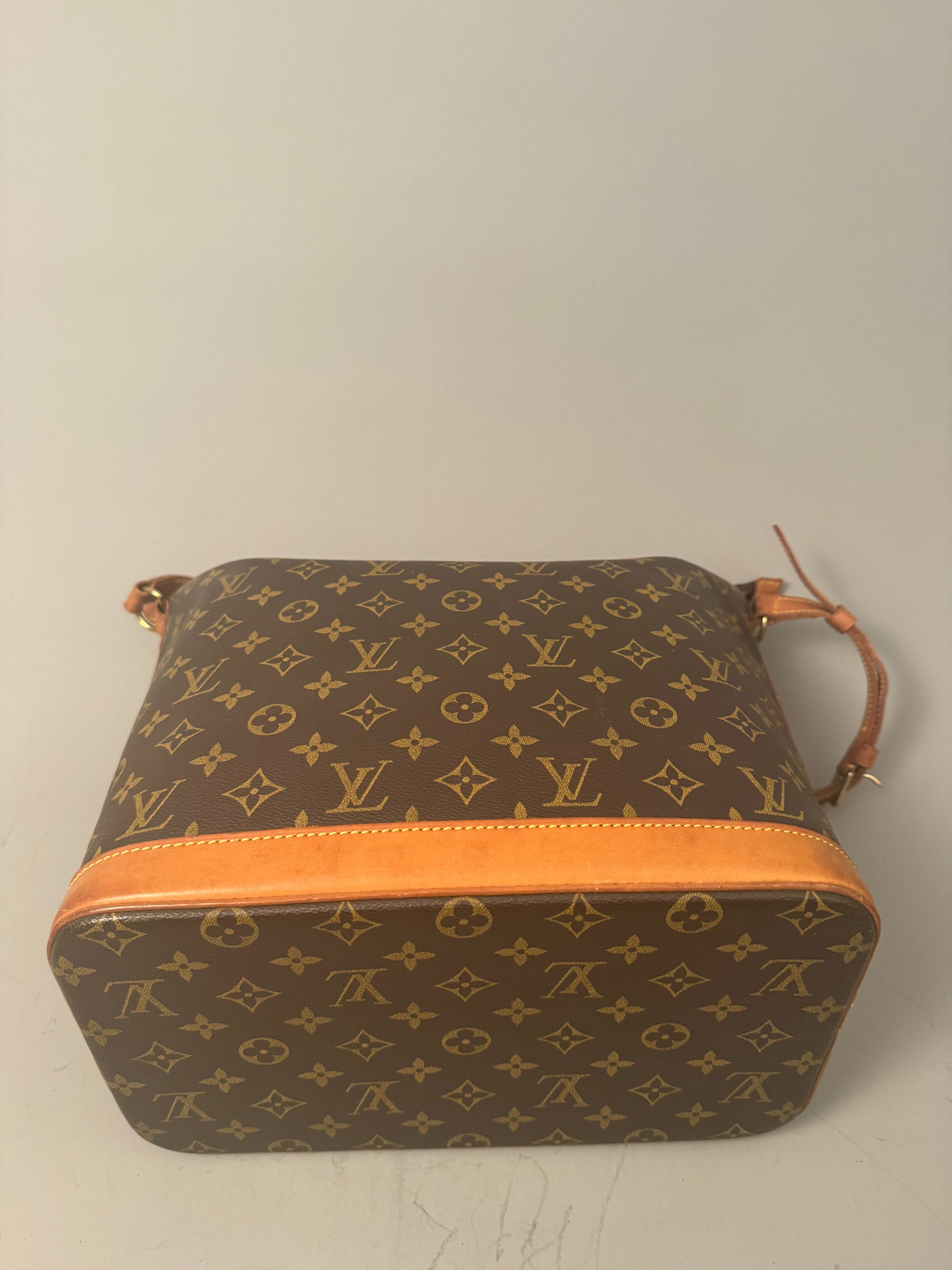 10132 Authentic Pre-loved Louis Vuitton Amfar Vanity 3 in Monogram Canvas