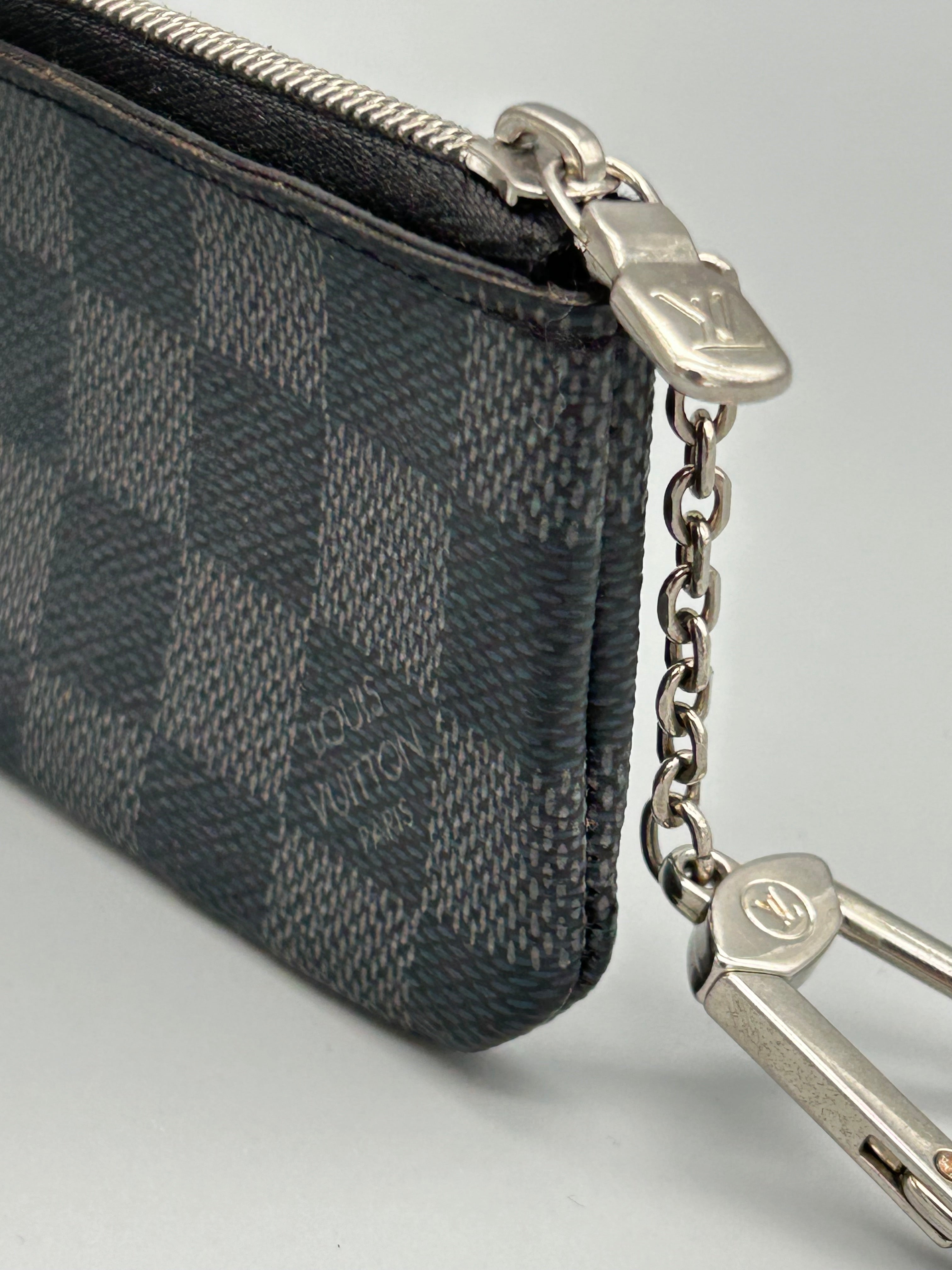 10125 Authentic Pre-Loved Louis Vuitton Key Cles in Graphite Damier Canvas