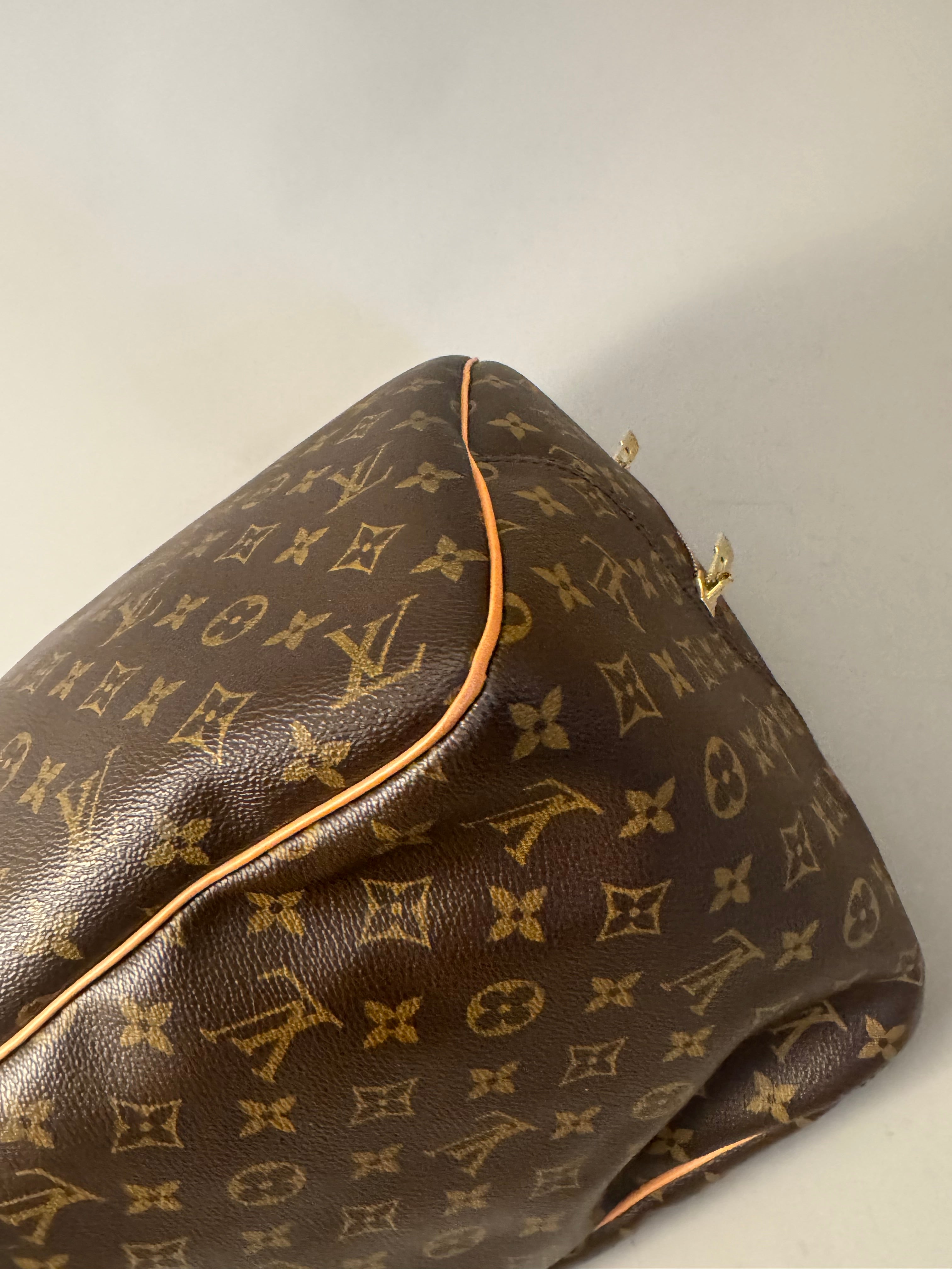 10164 Authentic Pre-loved Louis Vuitton Evasion in Monogram Canvas