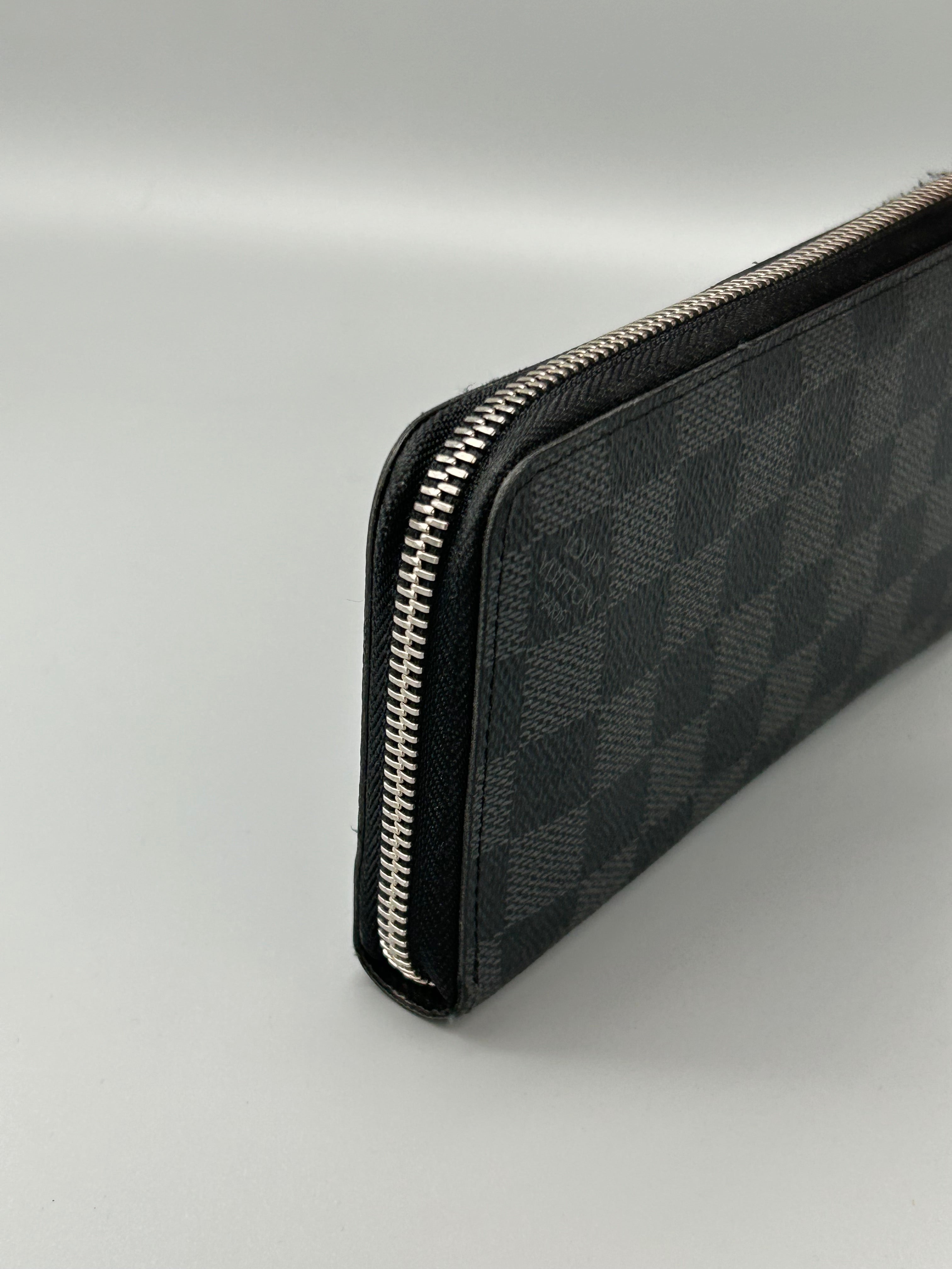 10234 Authentic Pre-loved Louis Vuitton Zippy Vertical Wallet in Graphite  Damier Canvas