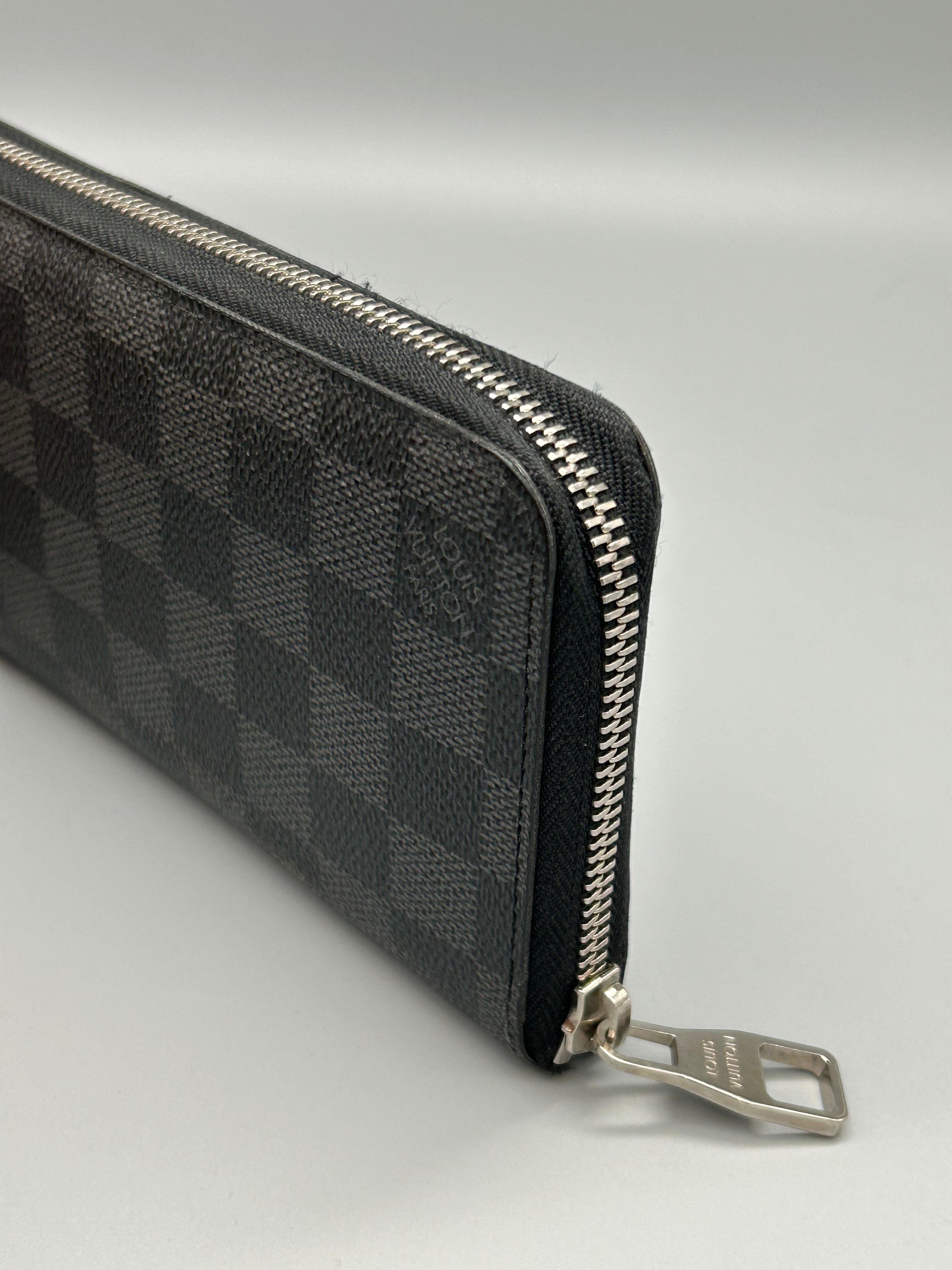 10234 Authentic Pre-loved Louis Vuitton Zippy Vertical Wallet in Graphite  Damier Canvas