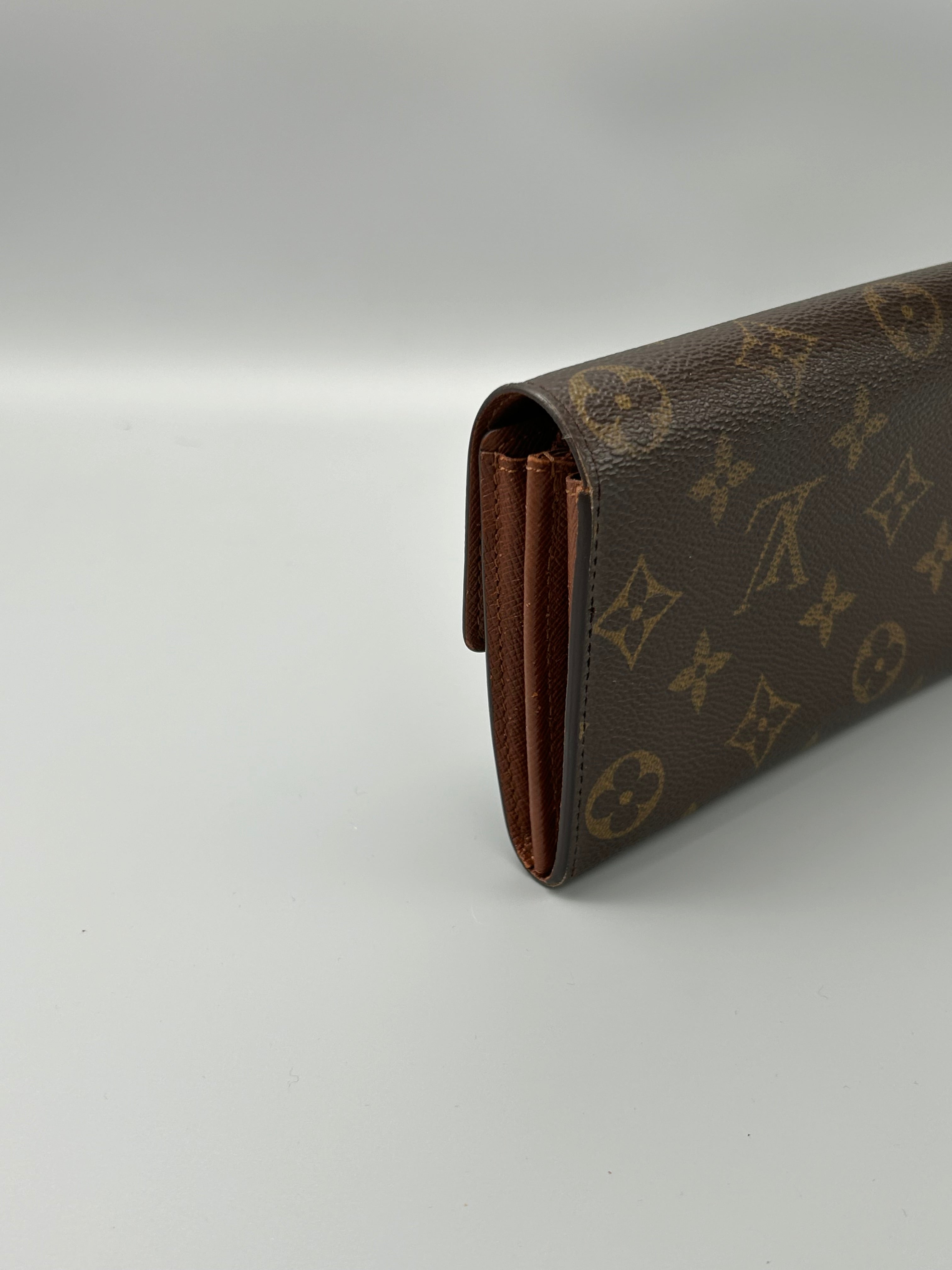 10245 Authentic Pre-loved Louis Vuitton Sarah Wallet in Monogram Canvas