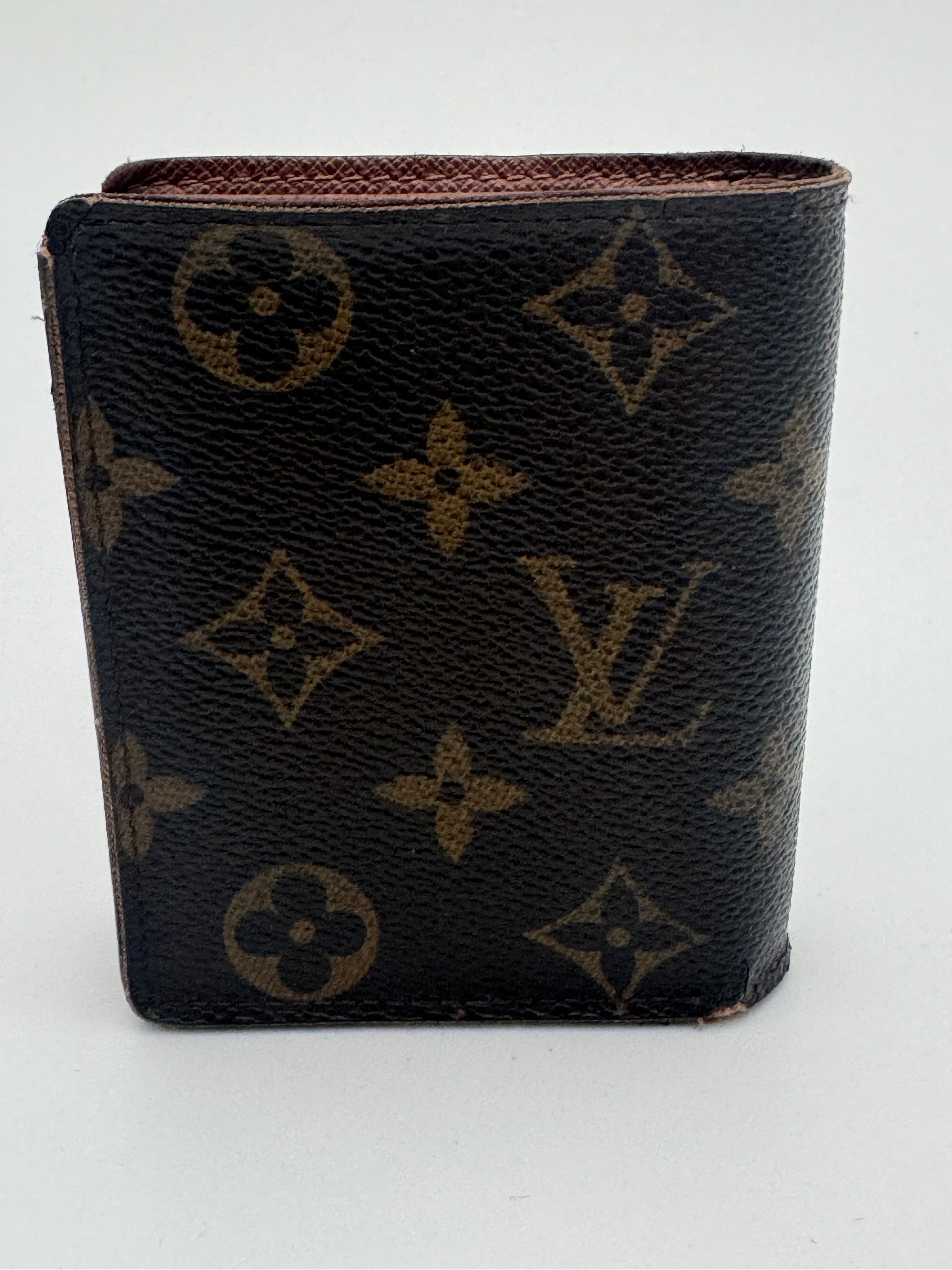 10317 Authentic Pre-loved Louis Vuitton
Pocket Valet Wallet in Monogram Canvas