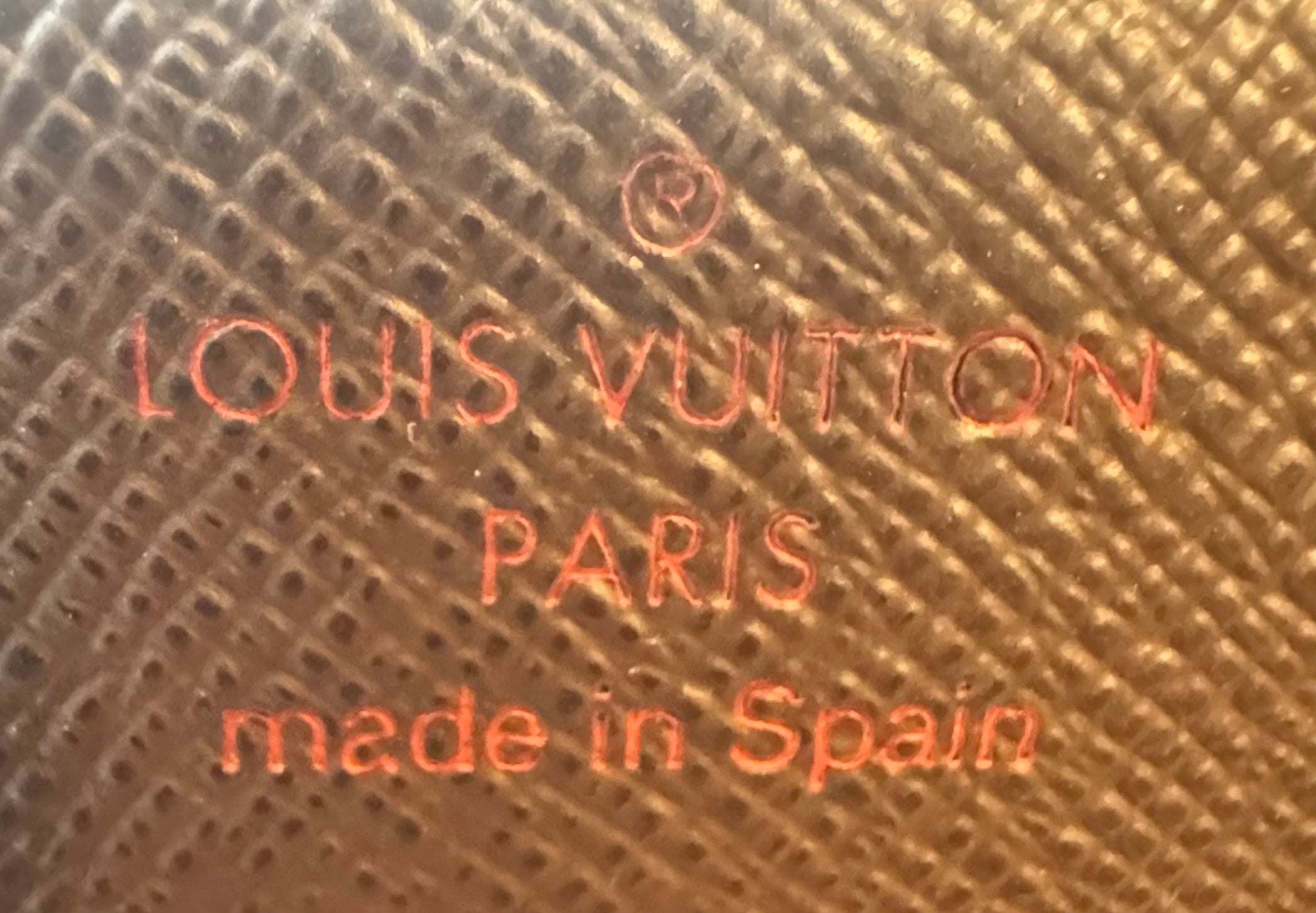 10315 Authentic Pre-loved Louis Vuitton
Card Case in Damier Ebene Canvas