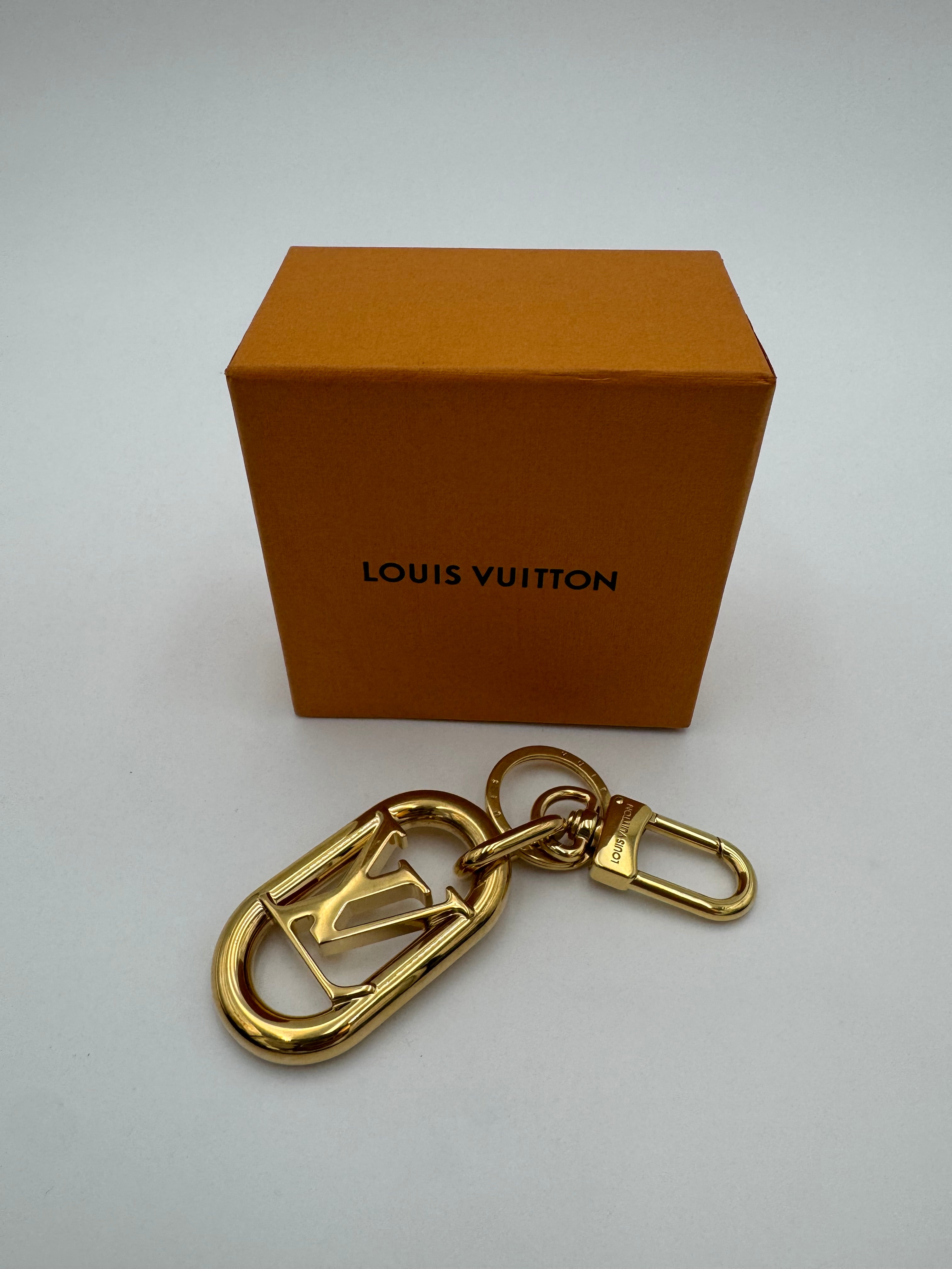 10318 Authentic Pre-loved Louis Vuitton
Key Charm