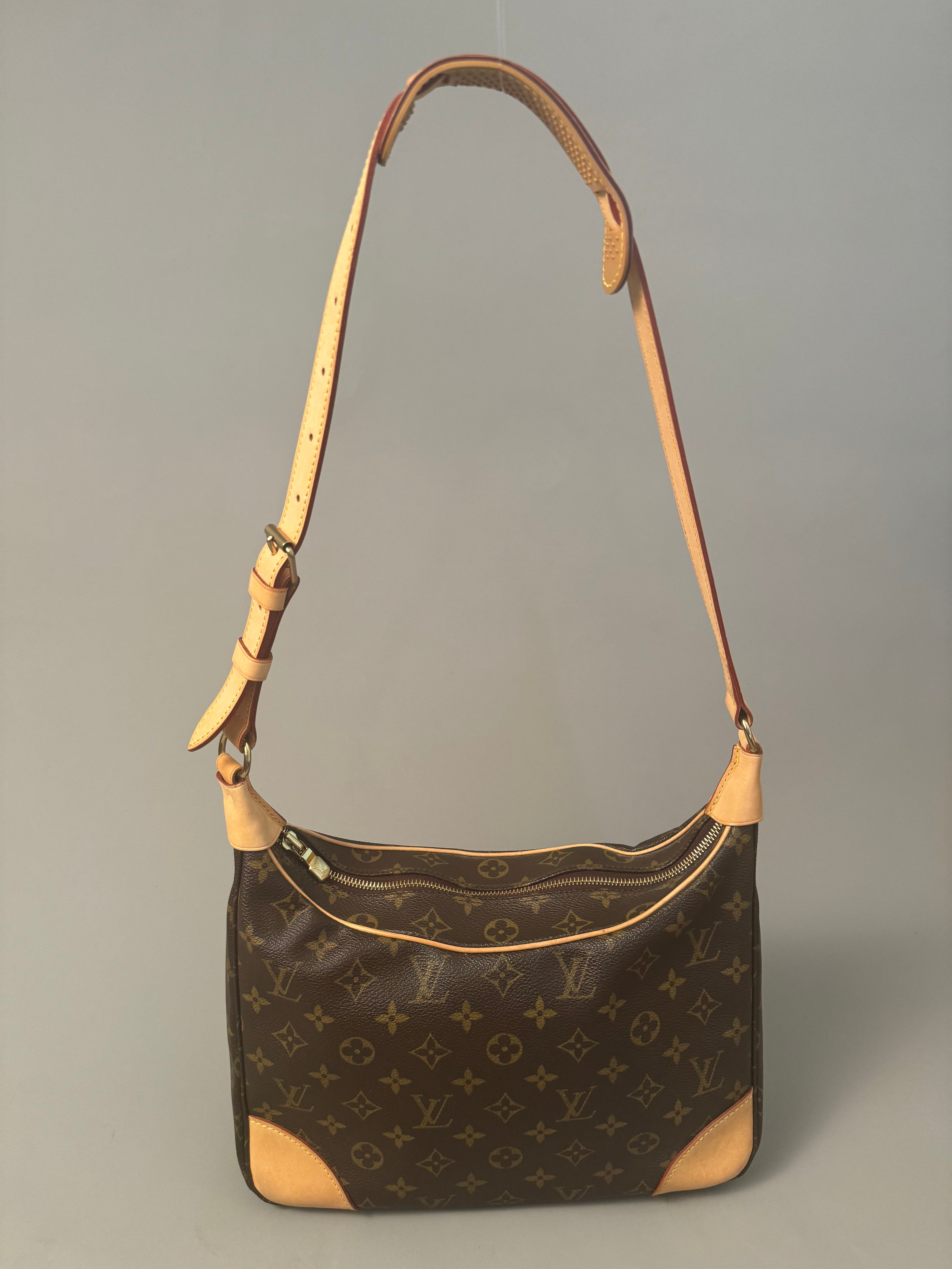 10288 Authentic Pre-loved Louis Vuitton Boulogne in Monogram Canvas in Monogram Canvas