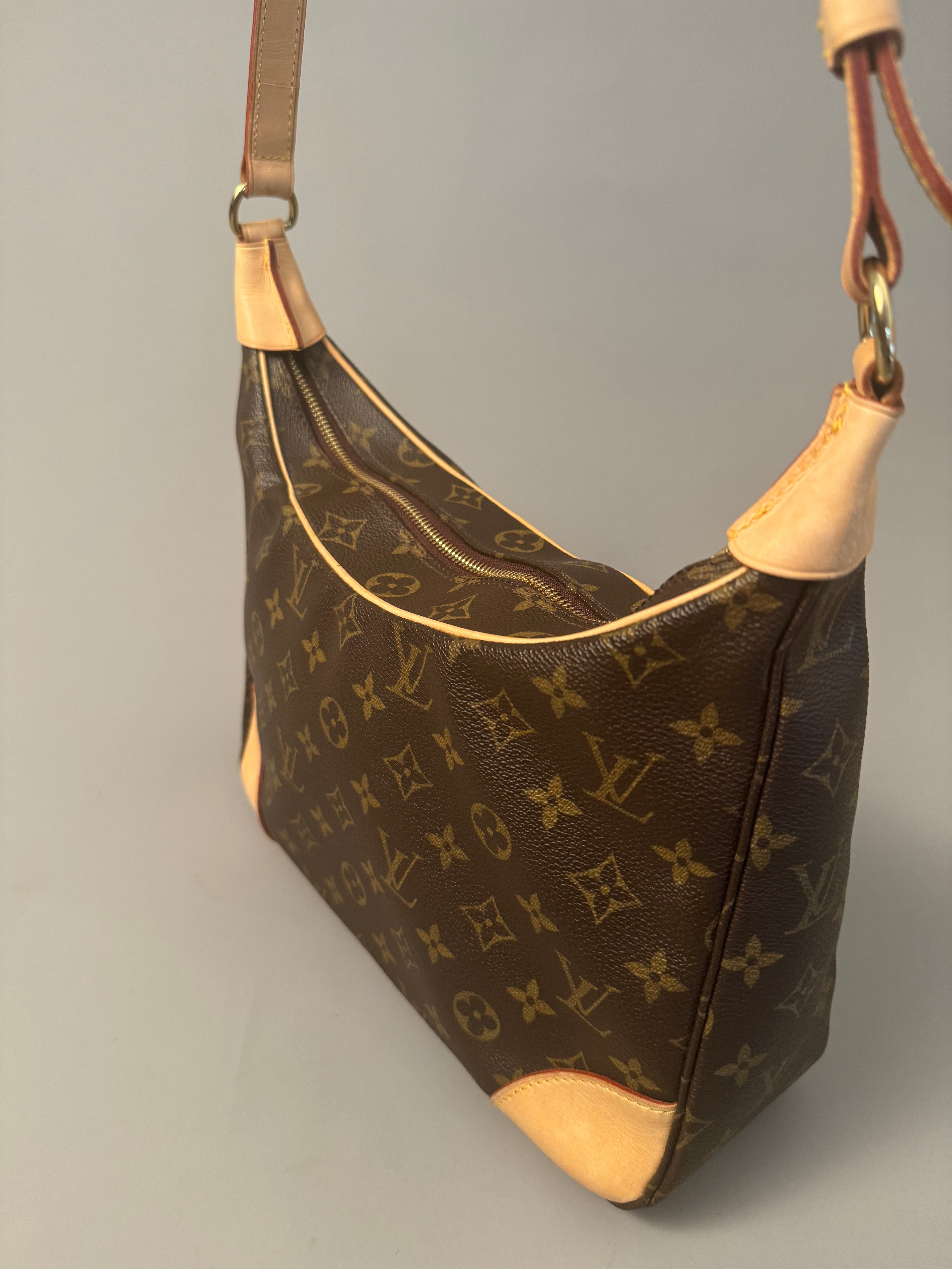 10288 Authentic Pre-loved Louis Vuitton Boulogne in Monogram Canvas in Monogram Canvas