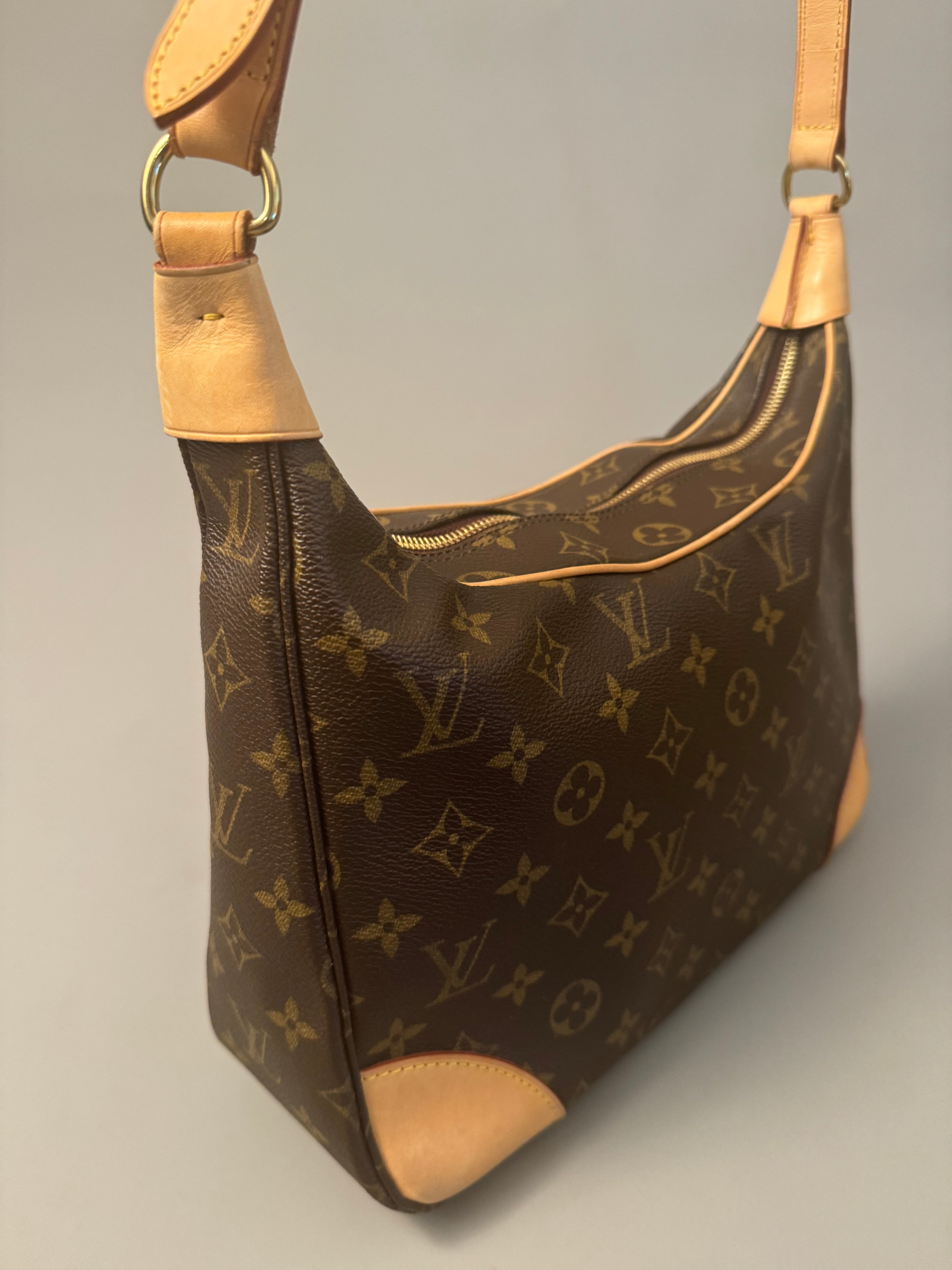 10288 Authentic Pre-loved Louis Vuitton Boulogne in Monogram Canvas in Monogram Canvas