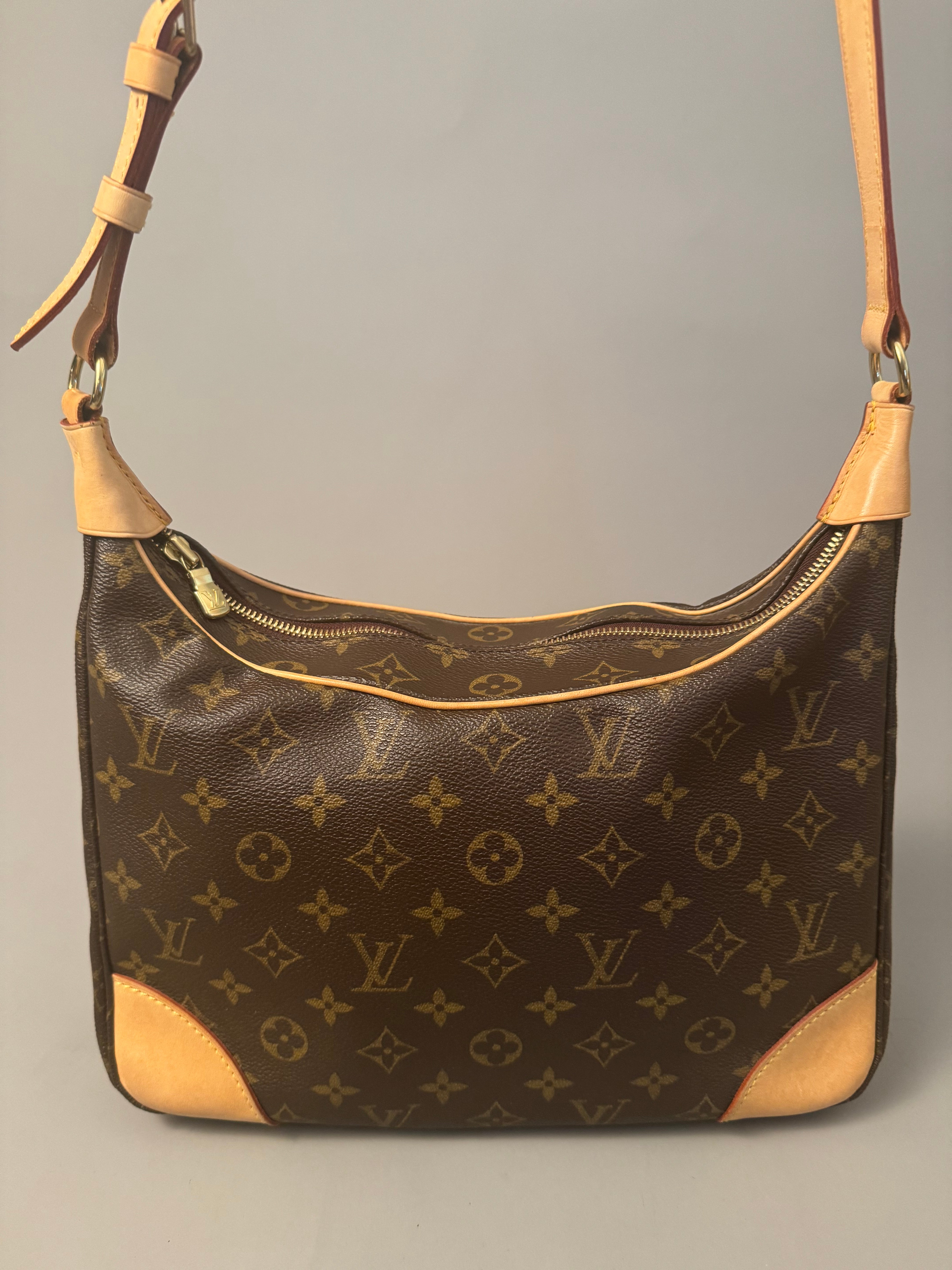 10288 Authentic Pre-loved Louis Vuitton Boulogne in Monogram Canvas in Monogram Canvas