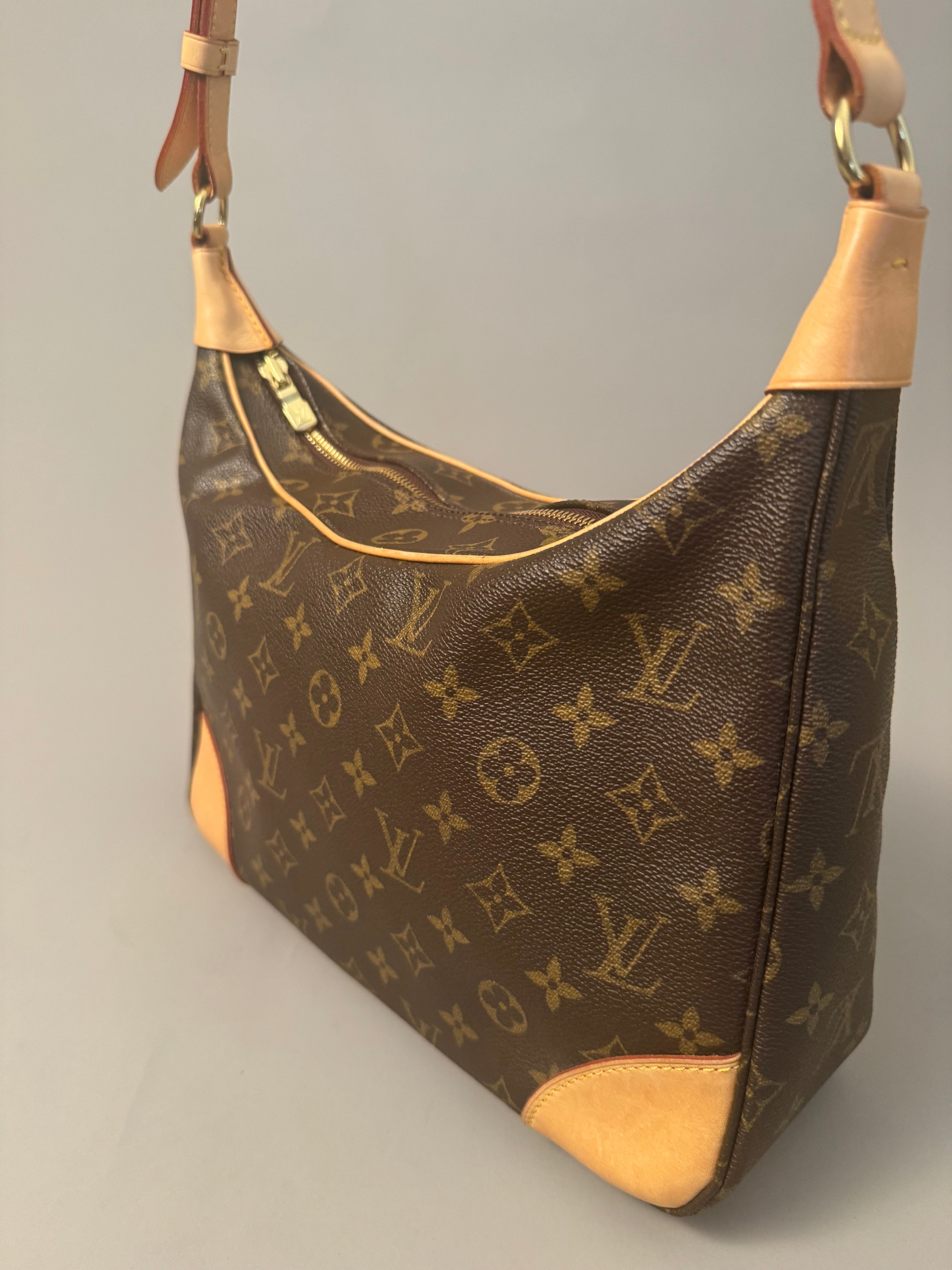 10288 Authentic Pre-loved Louis Vuitton Boulogne in Monogram Canvas in Monogram Canvas