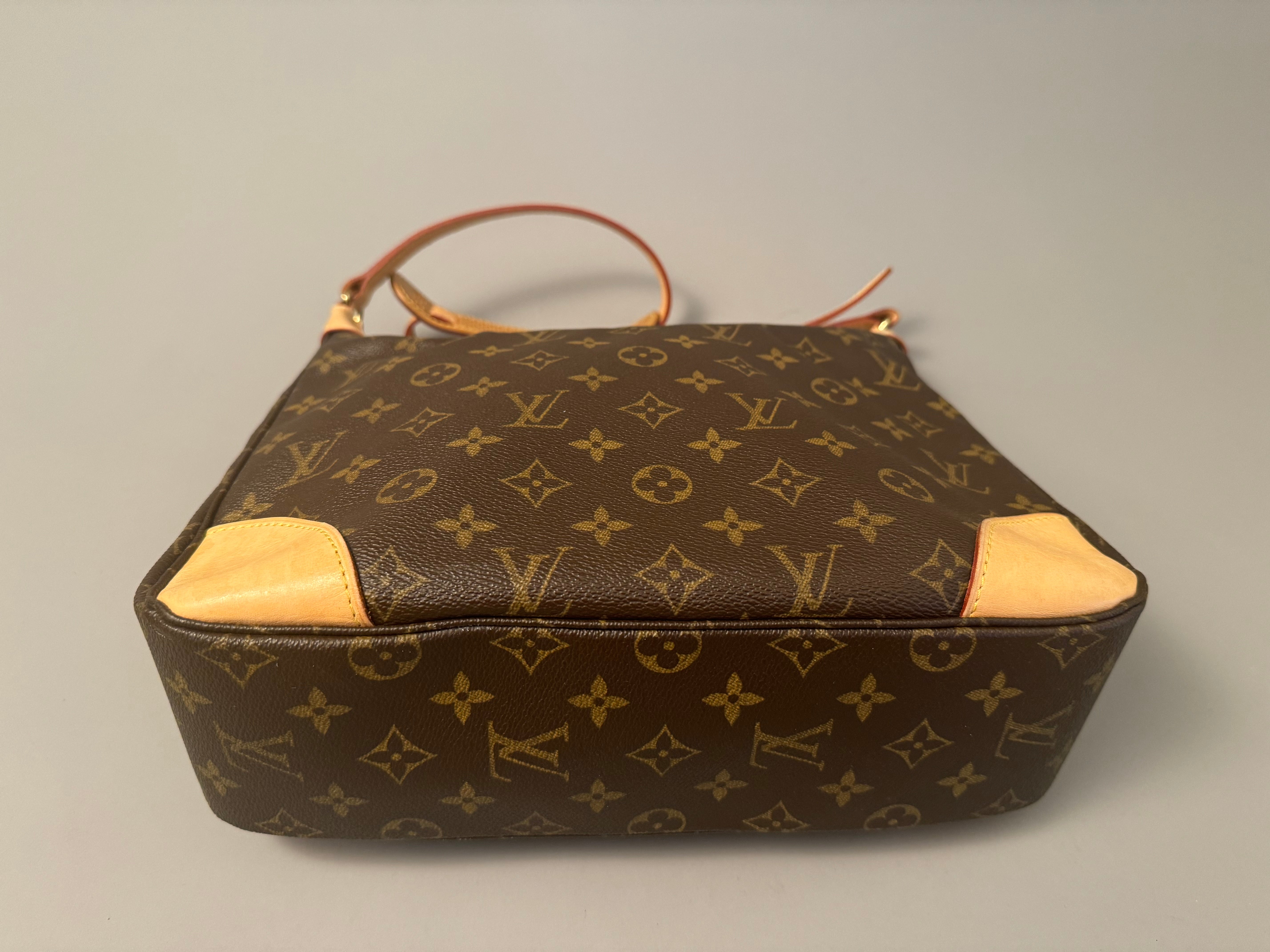 10288 Authentic Pre-loved Louis Vuitton Boulogne in Monogram Canvas in Monogram Canvas