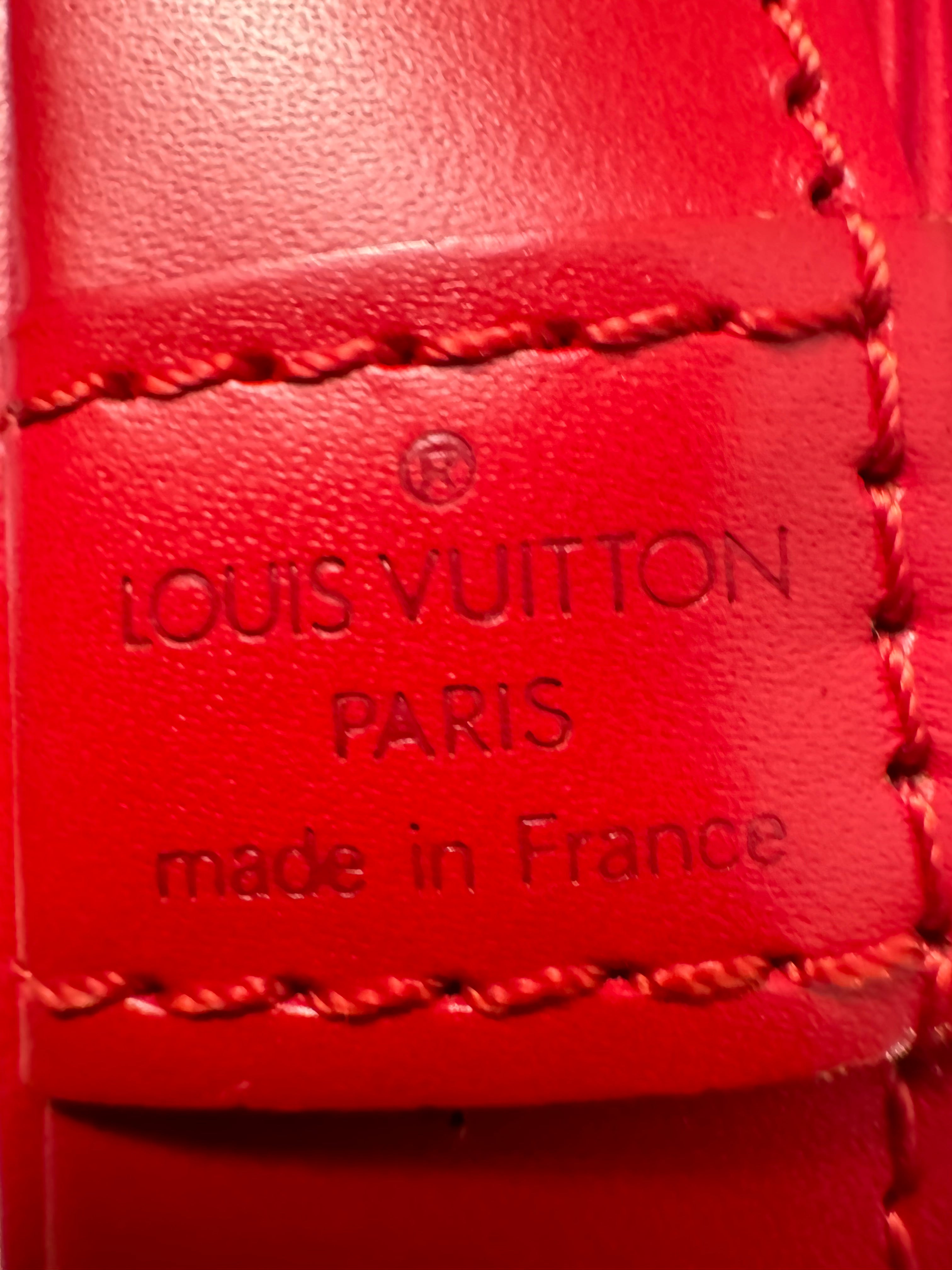 10263 Authentic Pre-loved Louis Vuitton
Alma in Red Epi Leather