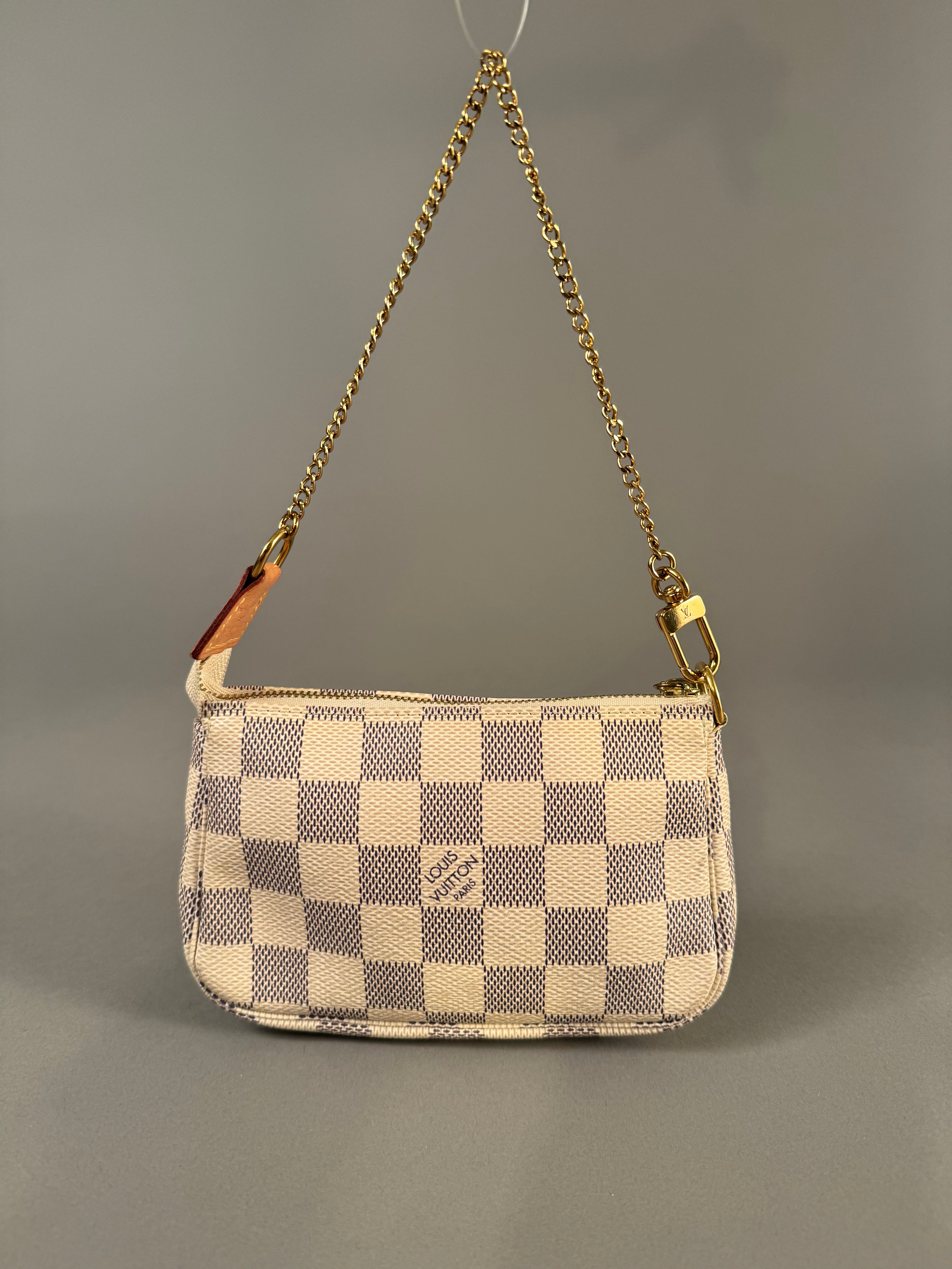 10468 Authentic Pre-loved Louis Vuitton
Pochotte Monogram