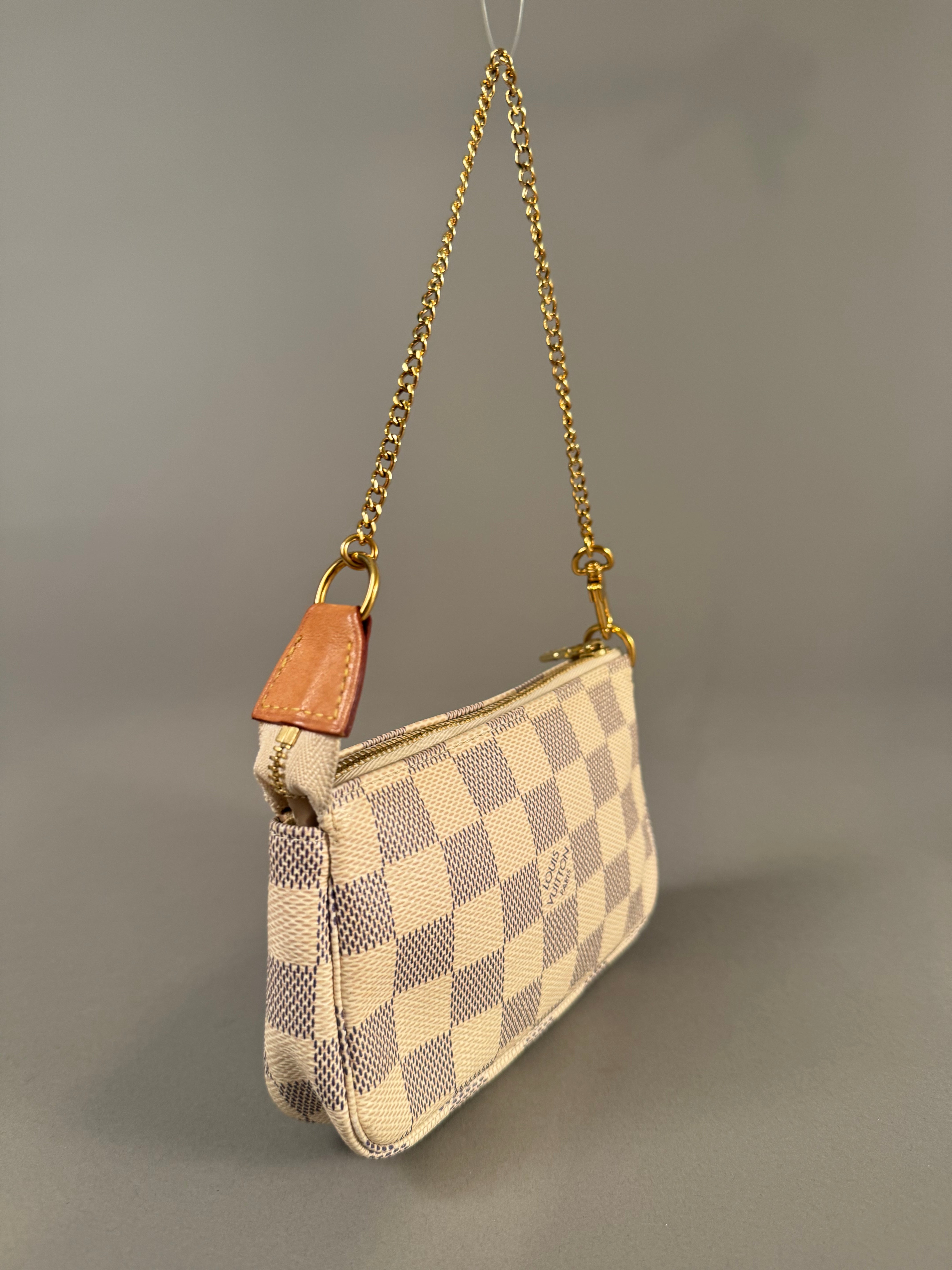 10468 Authentic Pre-loved Louis Vuitton
Pochotte Monogram