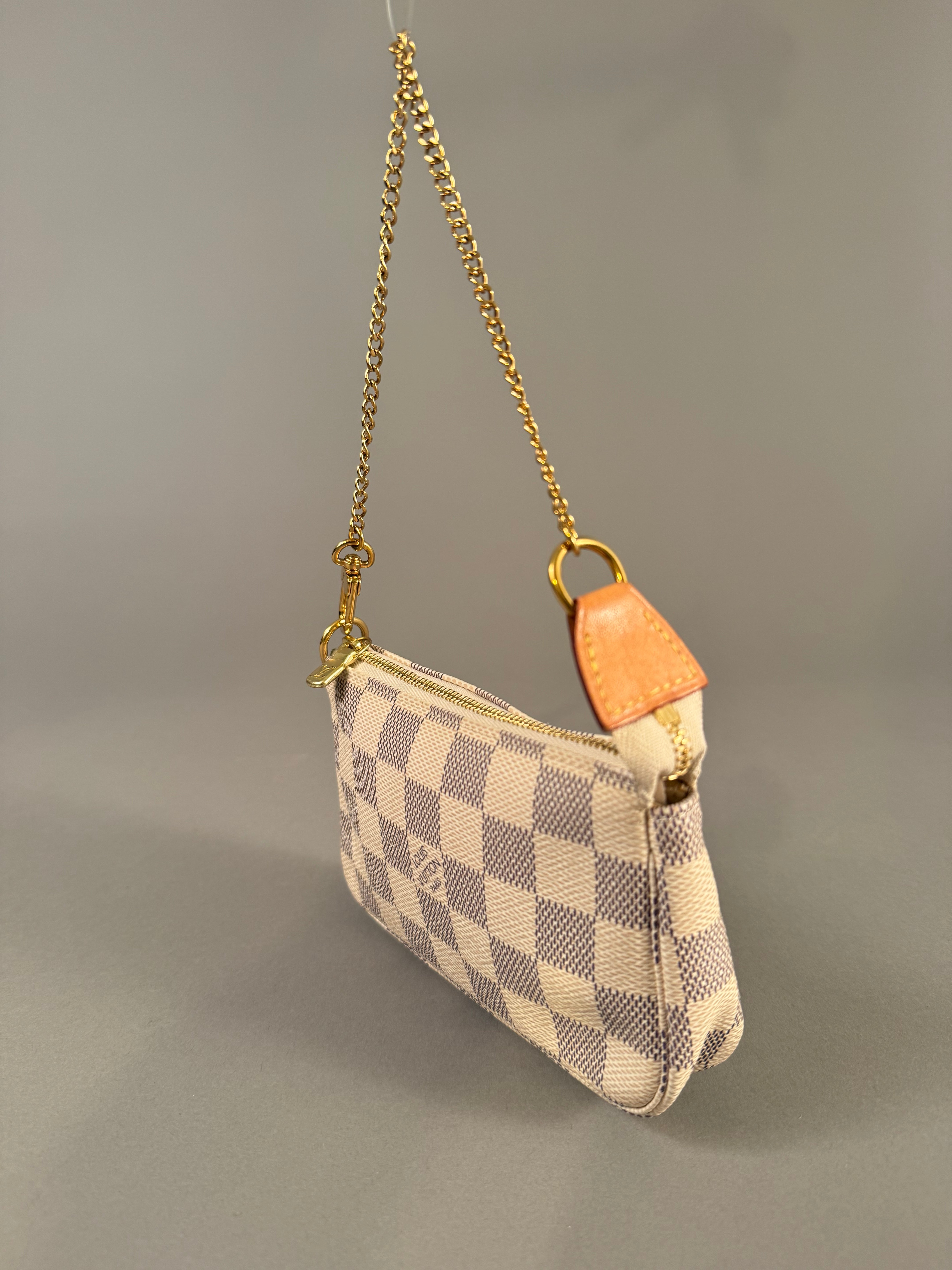 10468 Authentic Pre-loved Louis Vuitton
Pochotte Monogram