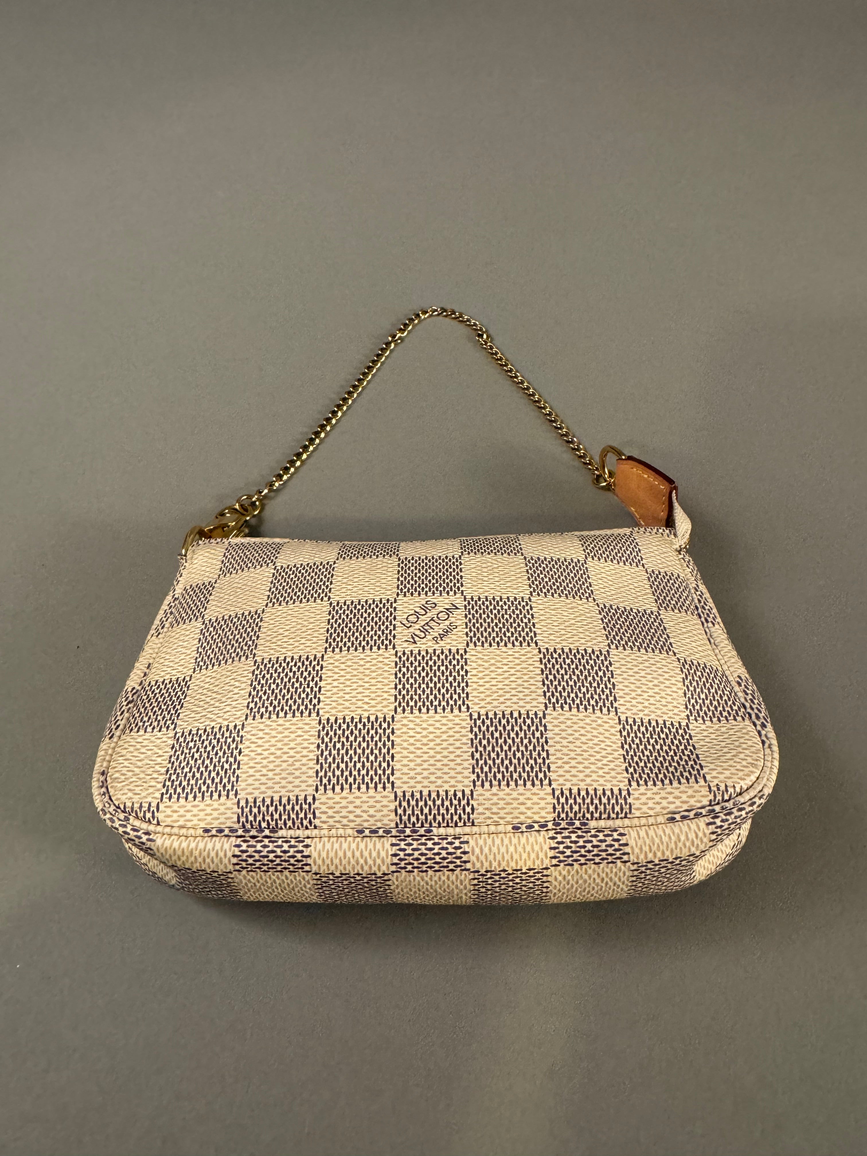 10468 Authentic Pre-loved Louis Vuitton
Pochotte Monogram