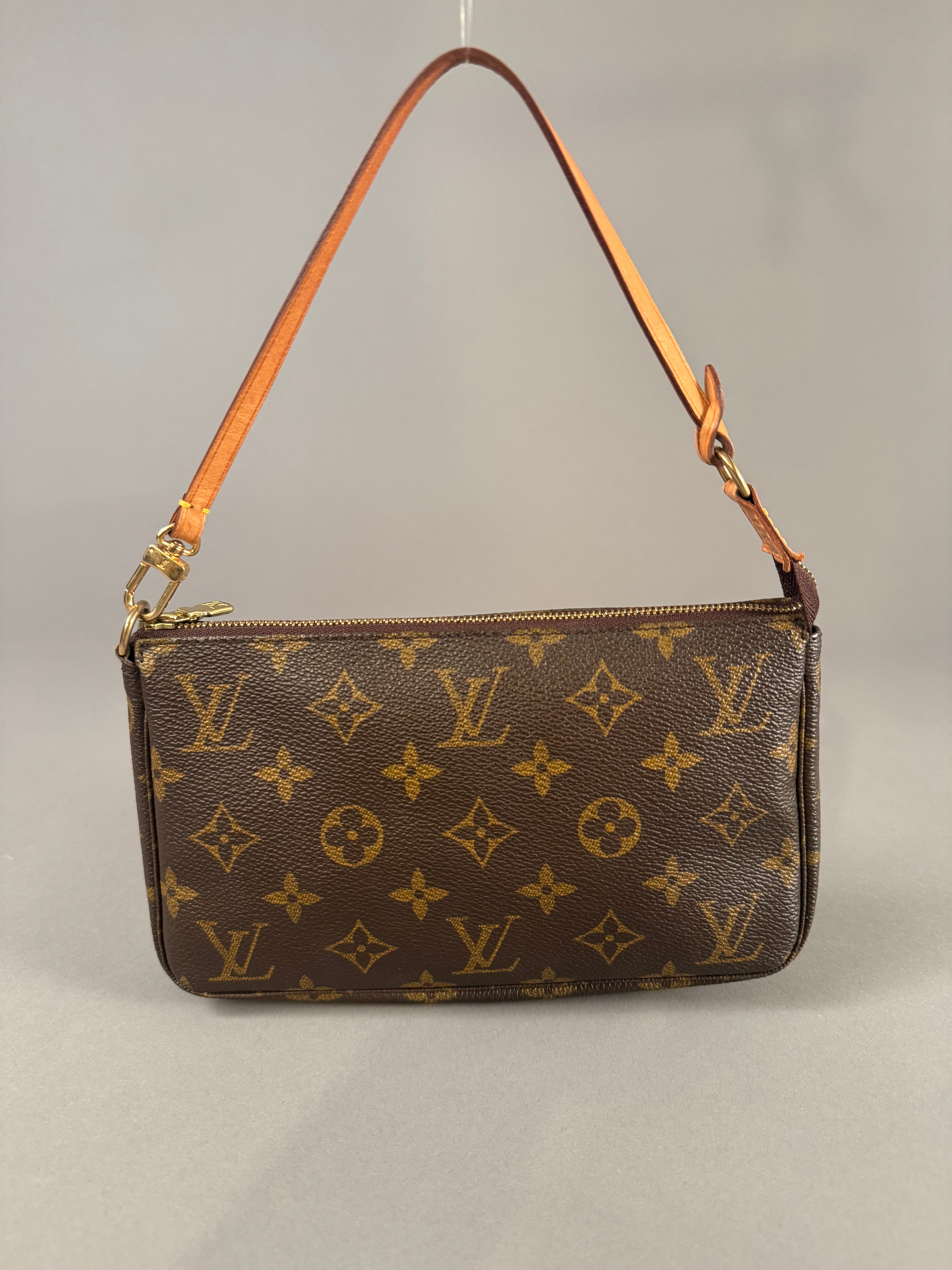 10458 Authentic Pre-loved Louis Vuitton Pochette in Monogram Canvas