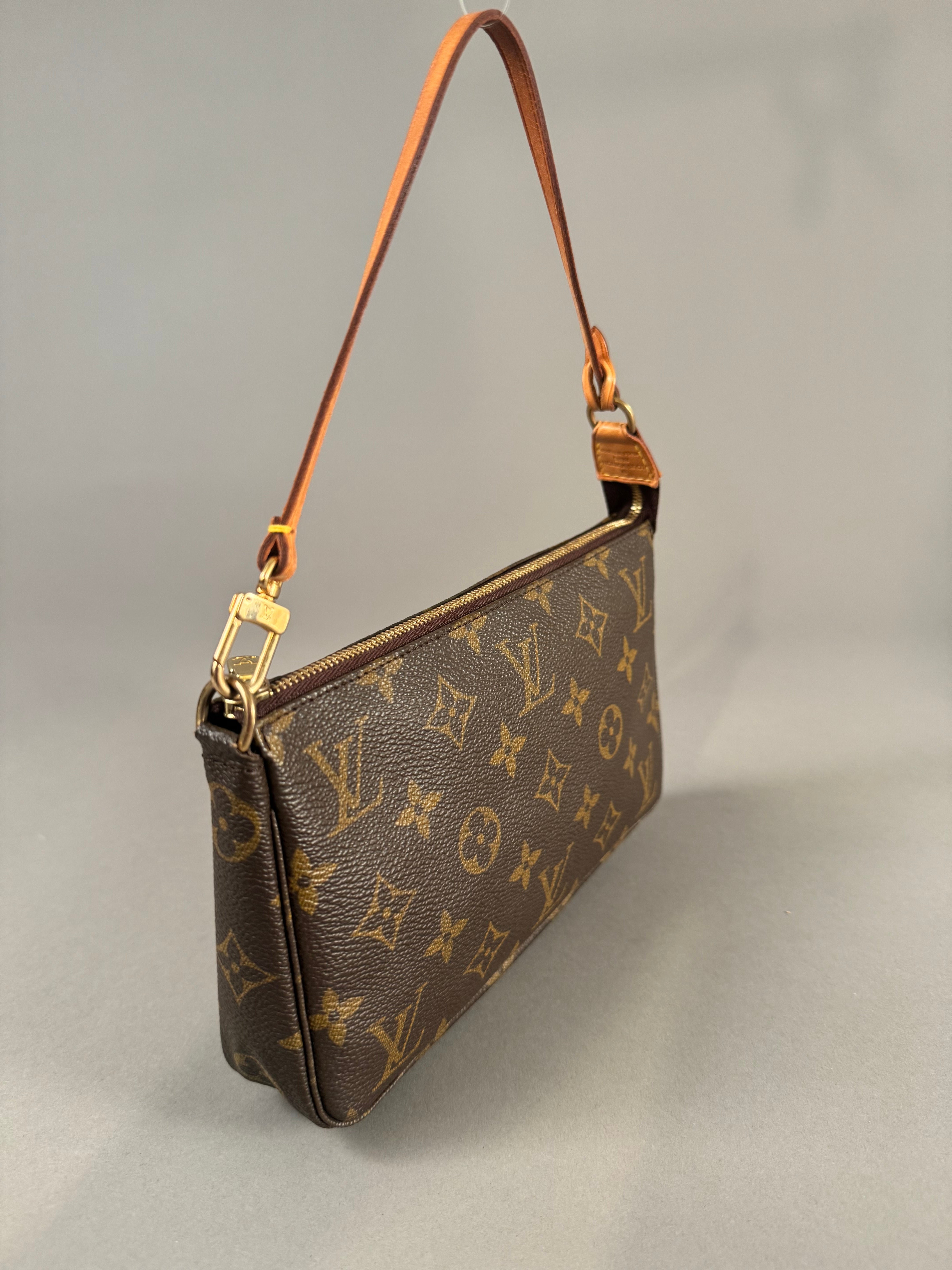 10458 Authentic Pre-loved Louis Vuitton Pochette in Monogram Canvas