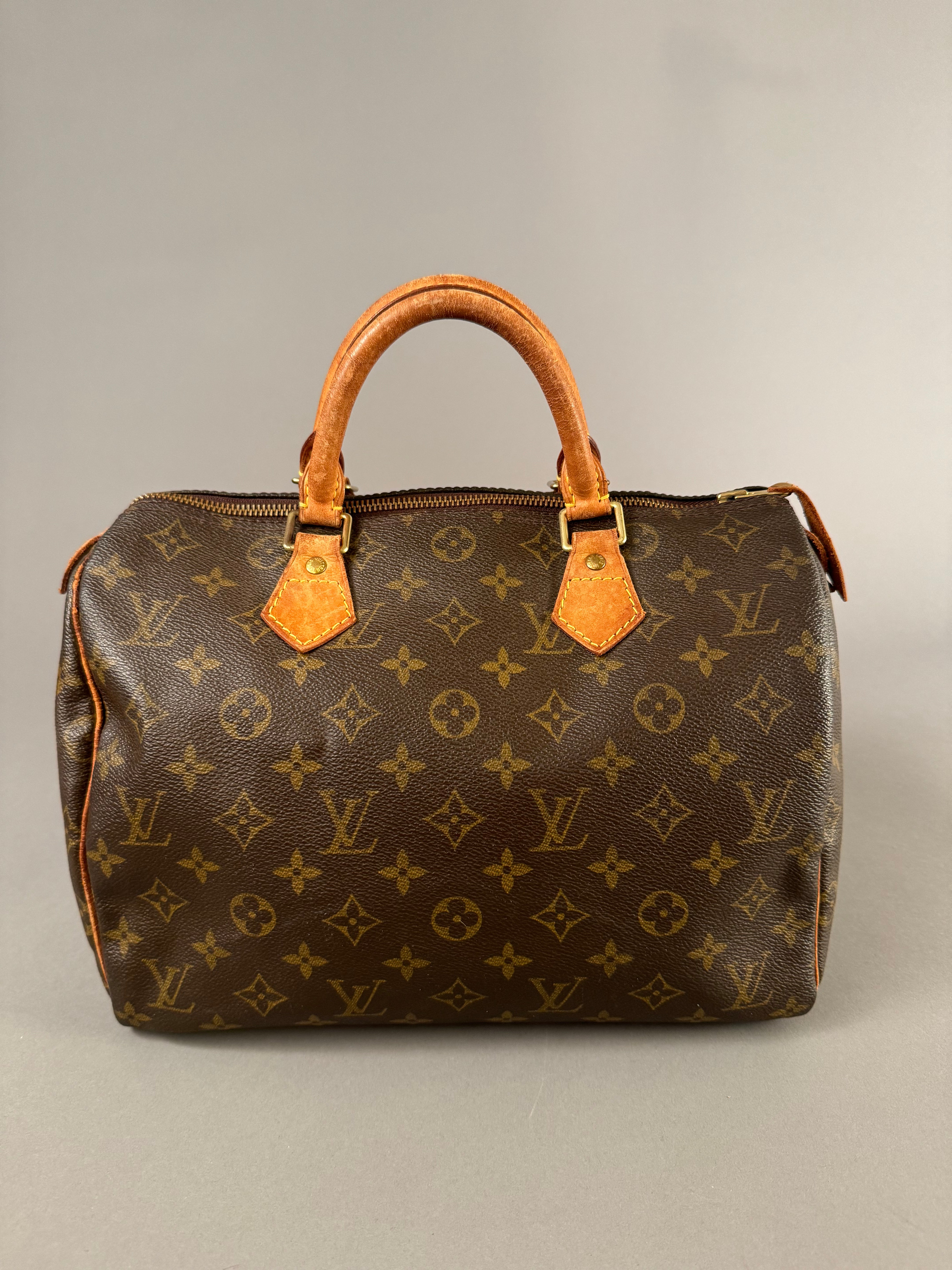 10190 Authentic Pre-loved Louis Vuitton Speedy 30 in Monogram Canvas