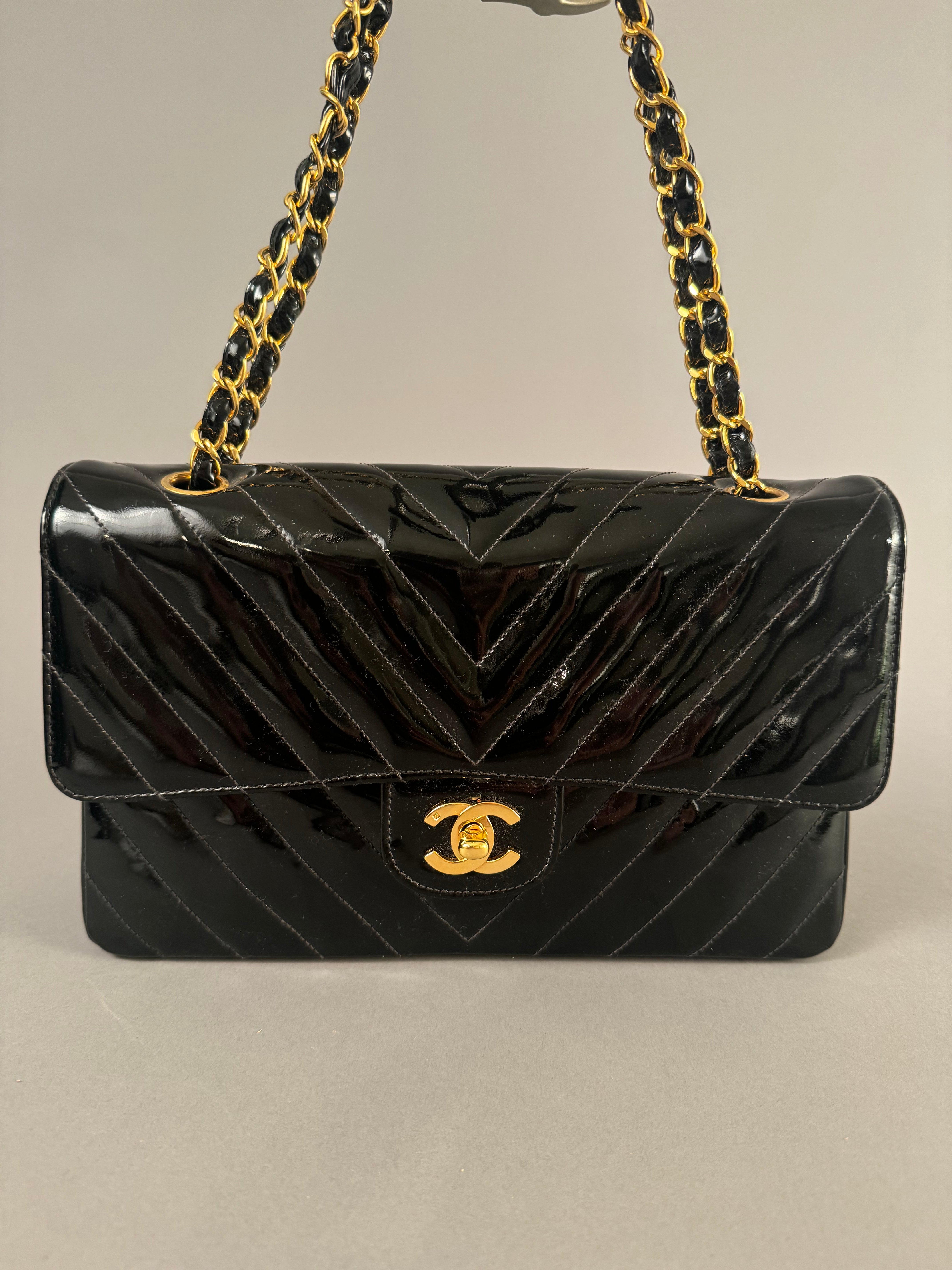 10374Authentic Pre-Loved Chanel
Double Flap
in Quilted Patent Leather in Pristine Condition NWOT
Date code: 2340594
Made in France
$4895
sku10374