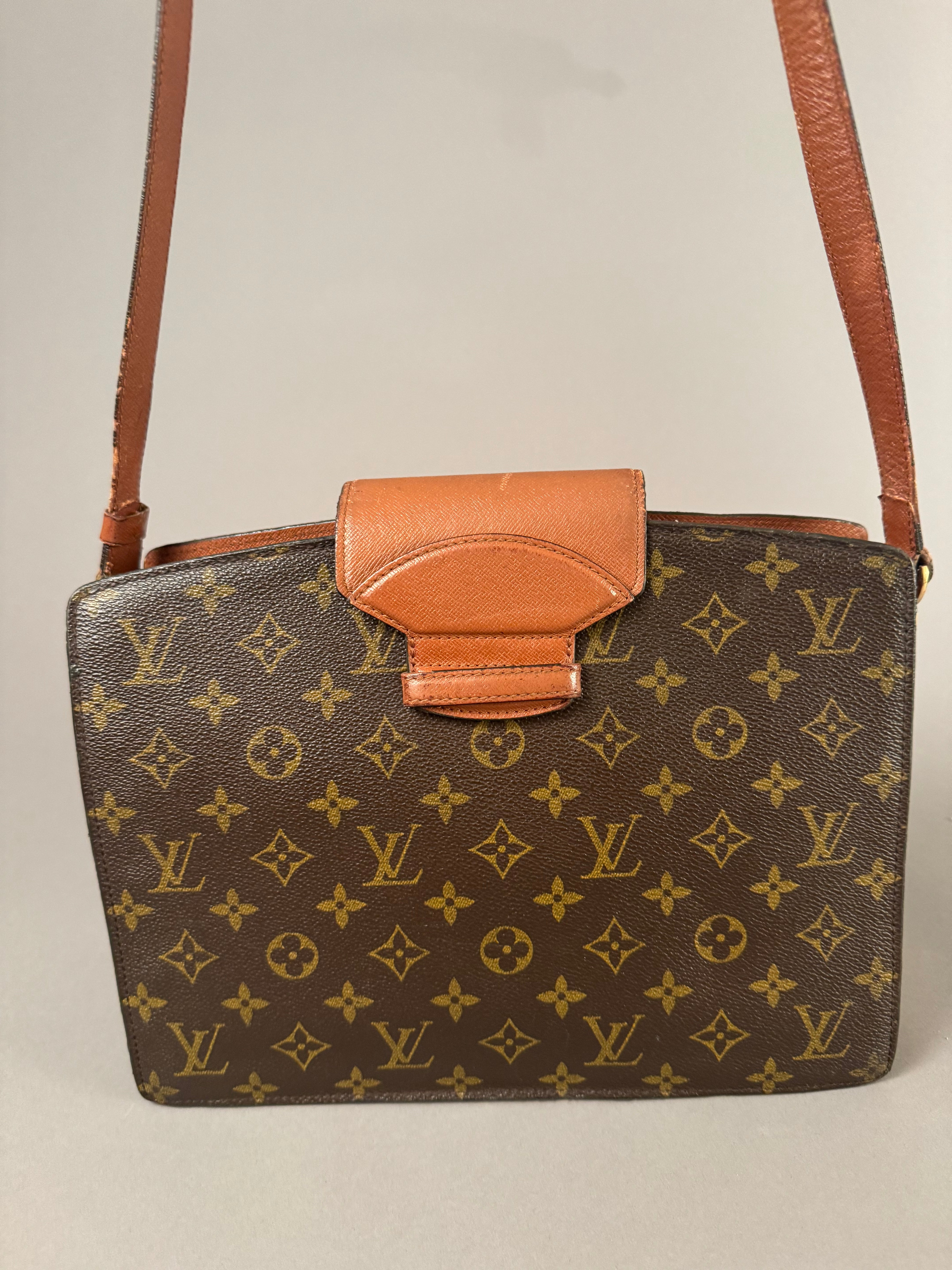 10148 Authentic Pre-loved Louis Vuitton Courcelle in Monogram Canvas