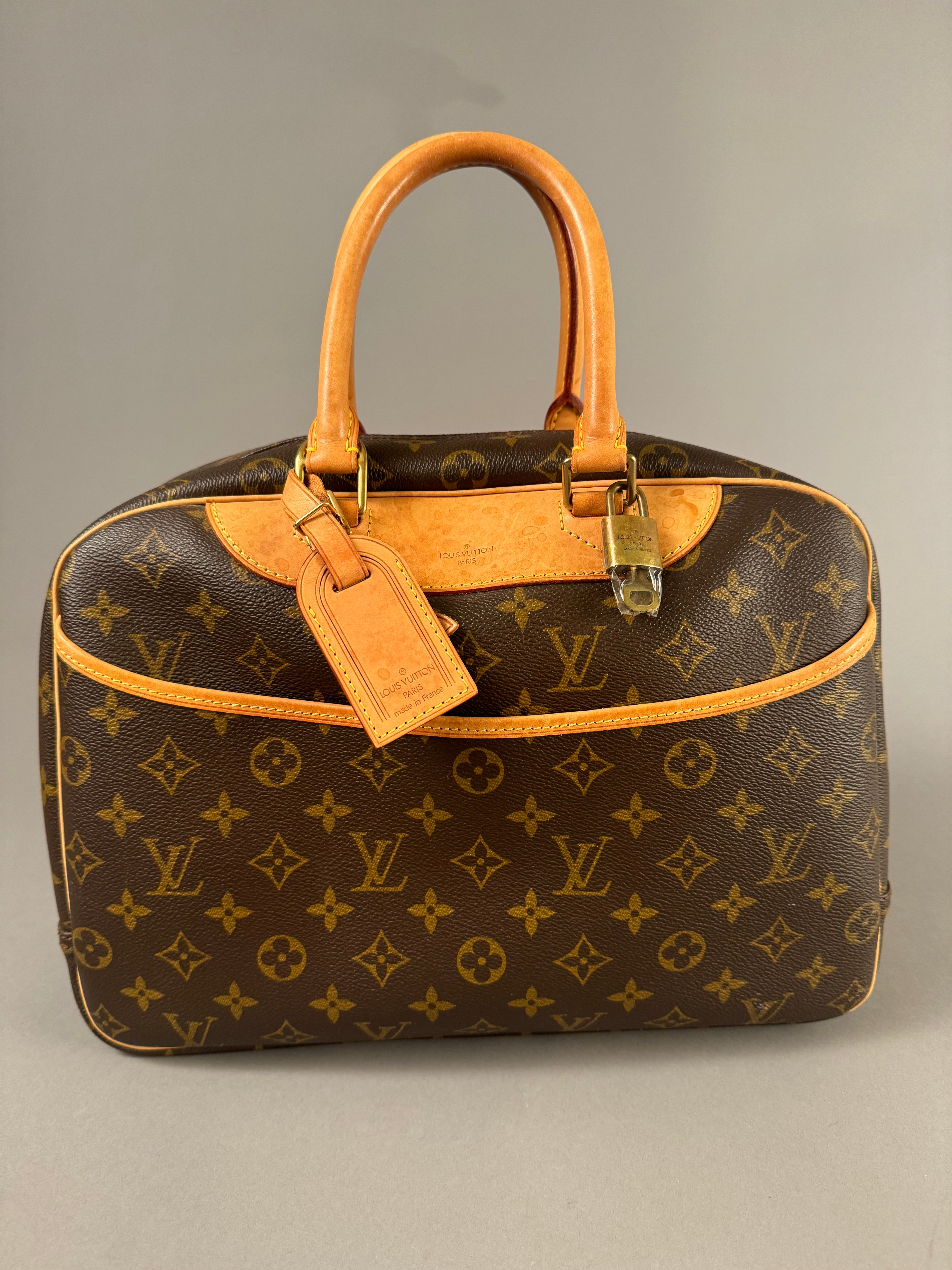 10136 Authentic Pre-loved Louis Vuitton Deauville in Monogram Canvas