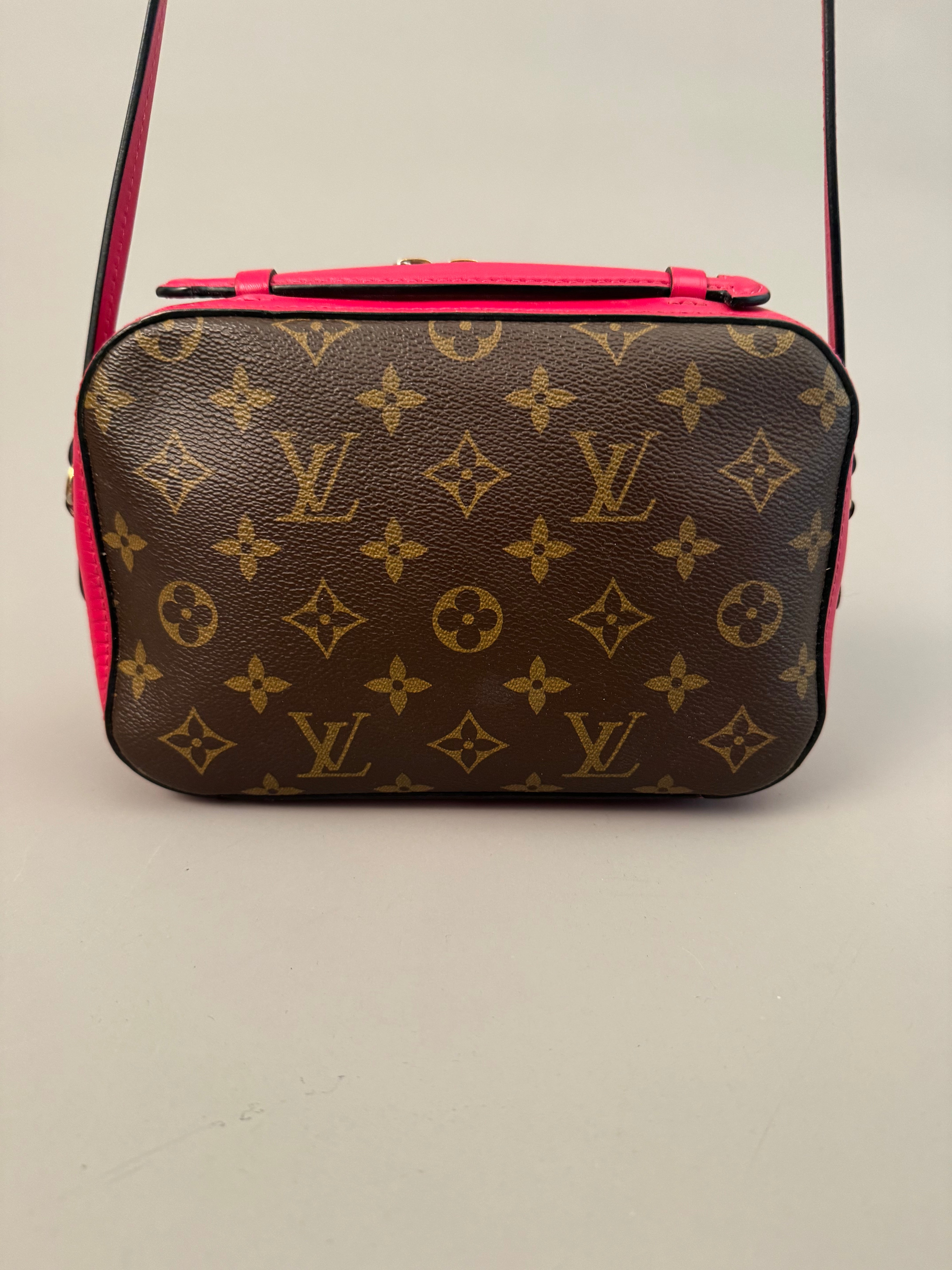 10033 Authentic Pre-loved Louis Vuitton Saintonge in Monogram canvas