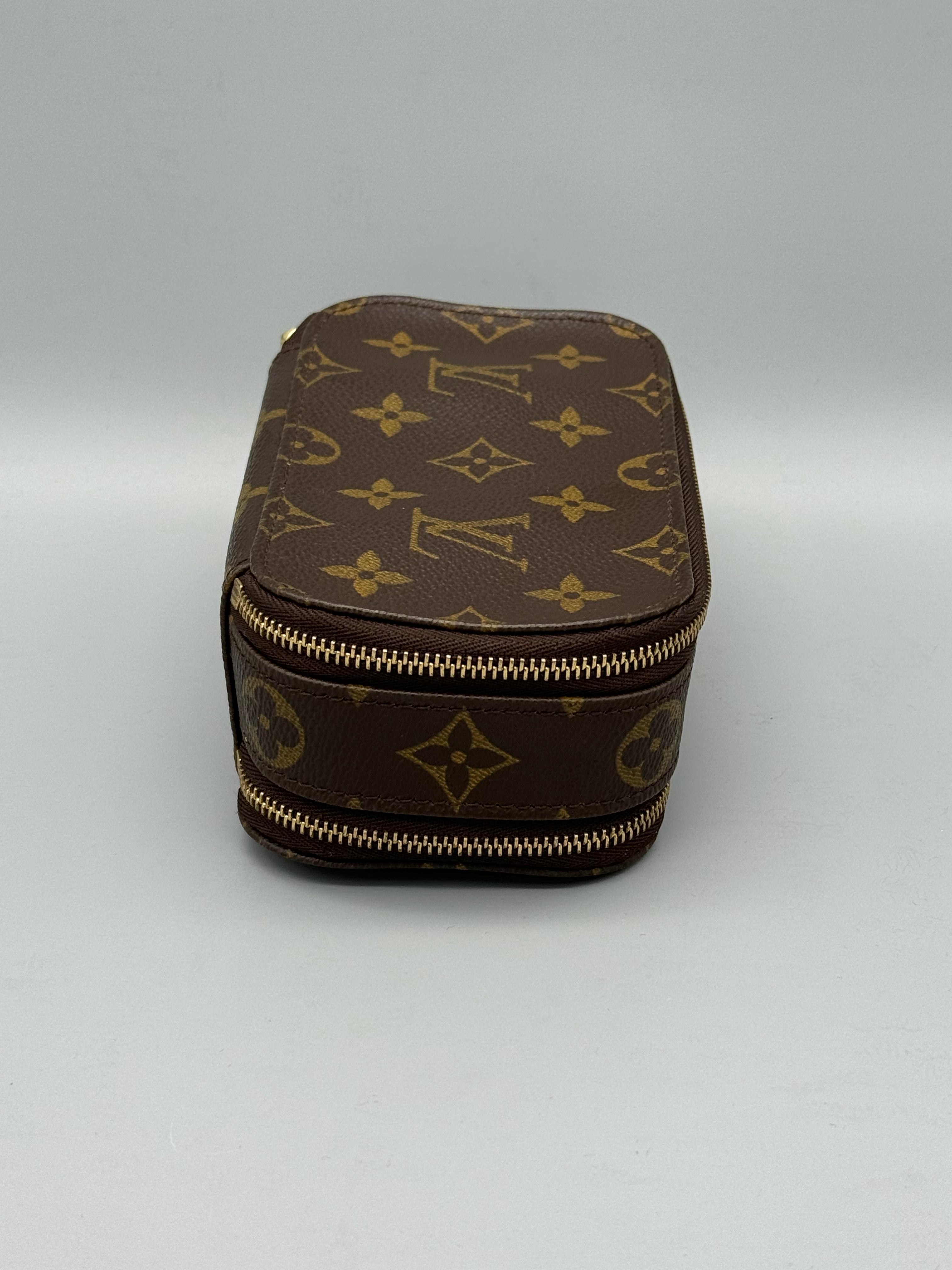 10035 Authentic Pre-Loved Louis Vuitton Trousse Blush MM Cosmetic Case in Monogram Canvas