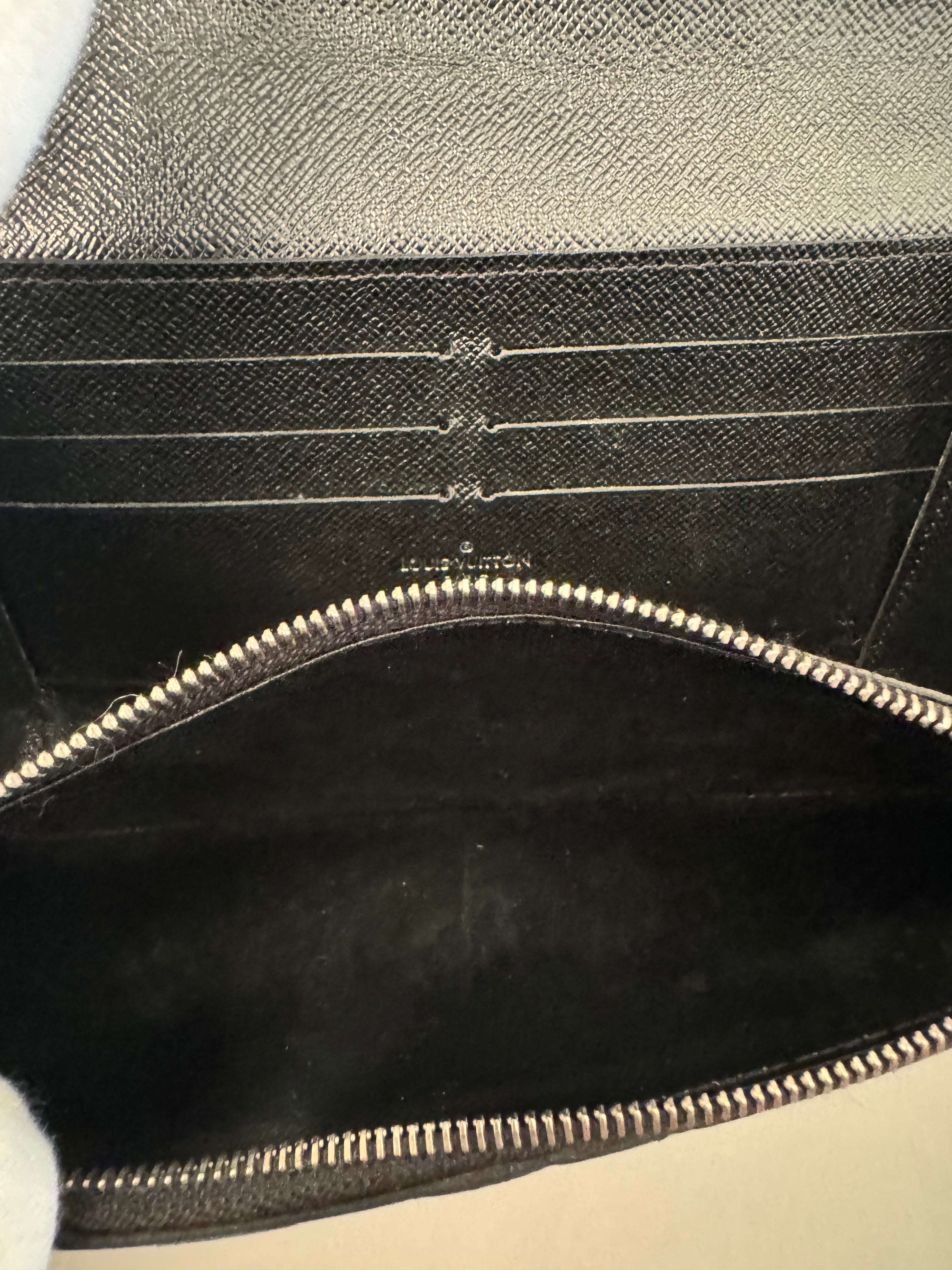 10037 Authentic Pre-loved Louis Vuitton Chain Flower Twist Wallet in Epi Leather in Black & Gold