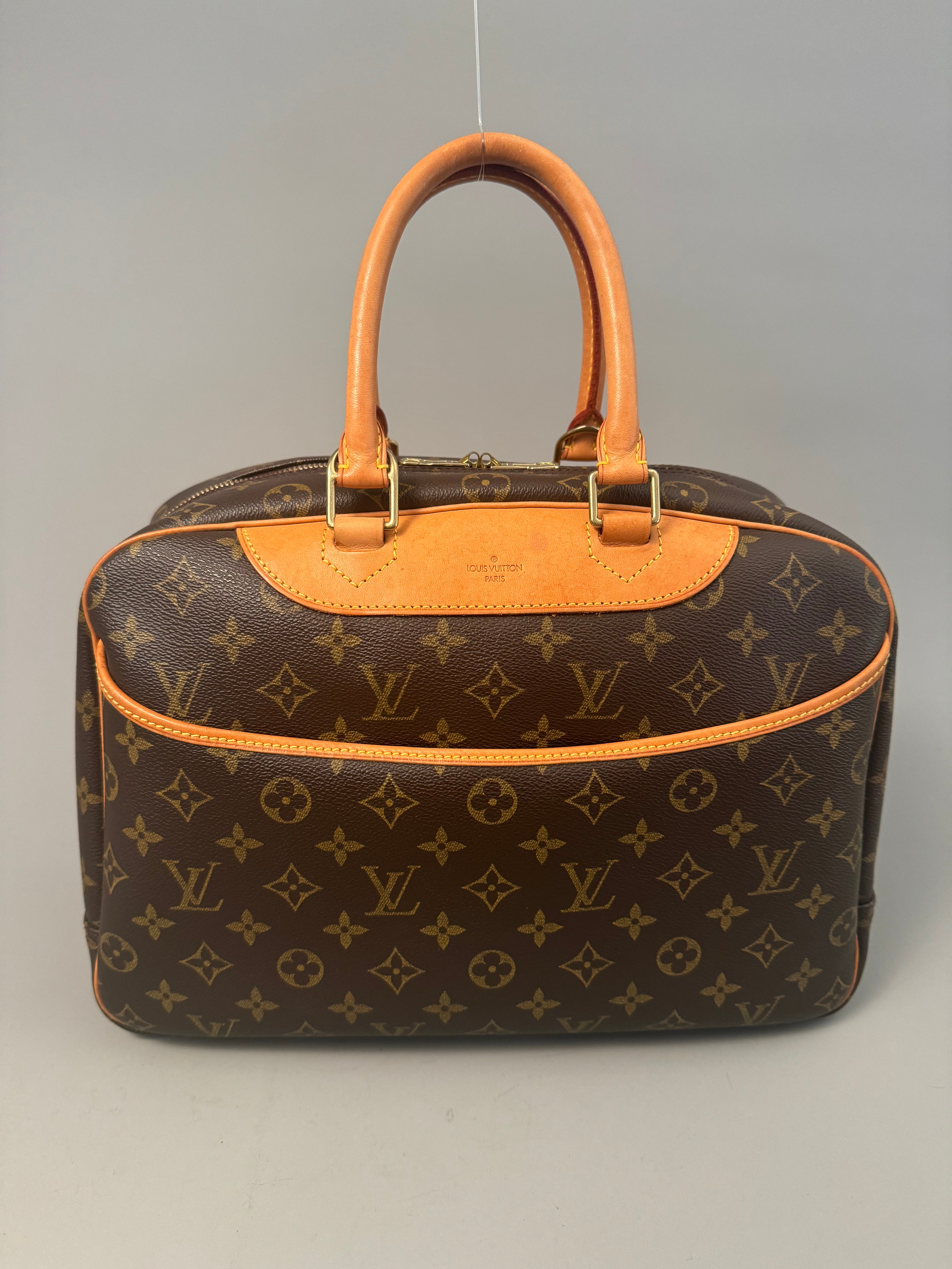 10055 Authentic Pre-loved Louis Vuitton Deauville in Monogram Canvas