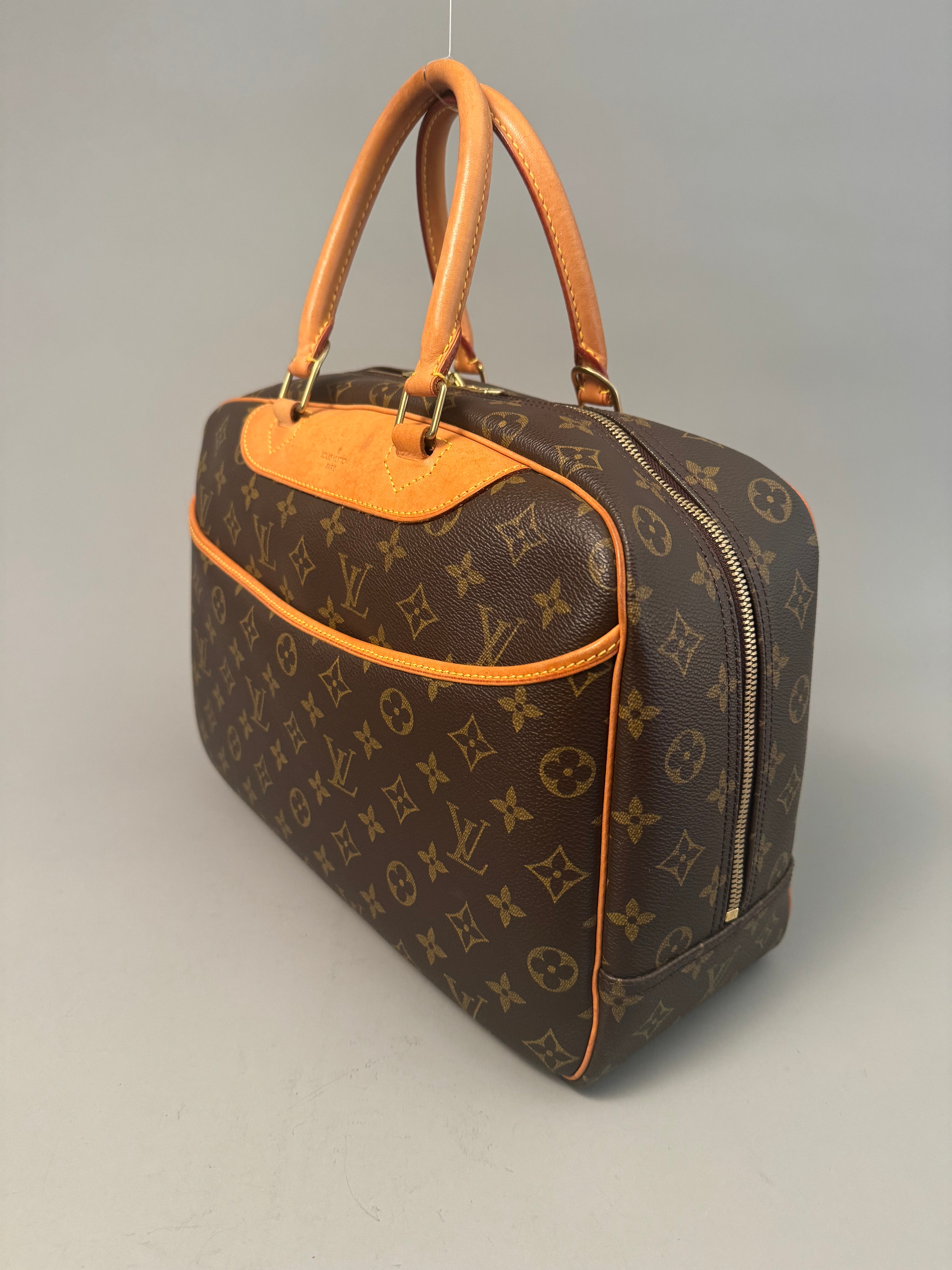 10055 Authentic Pre-loved Louis Vuitton Deauville in Monogram Canvas