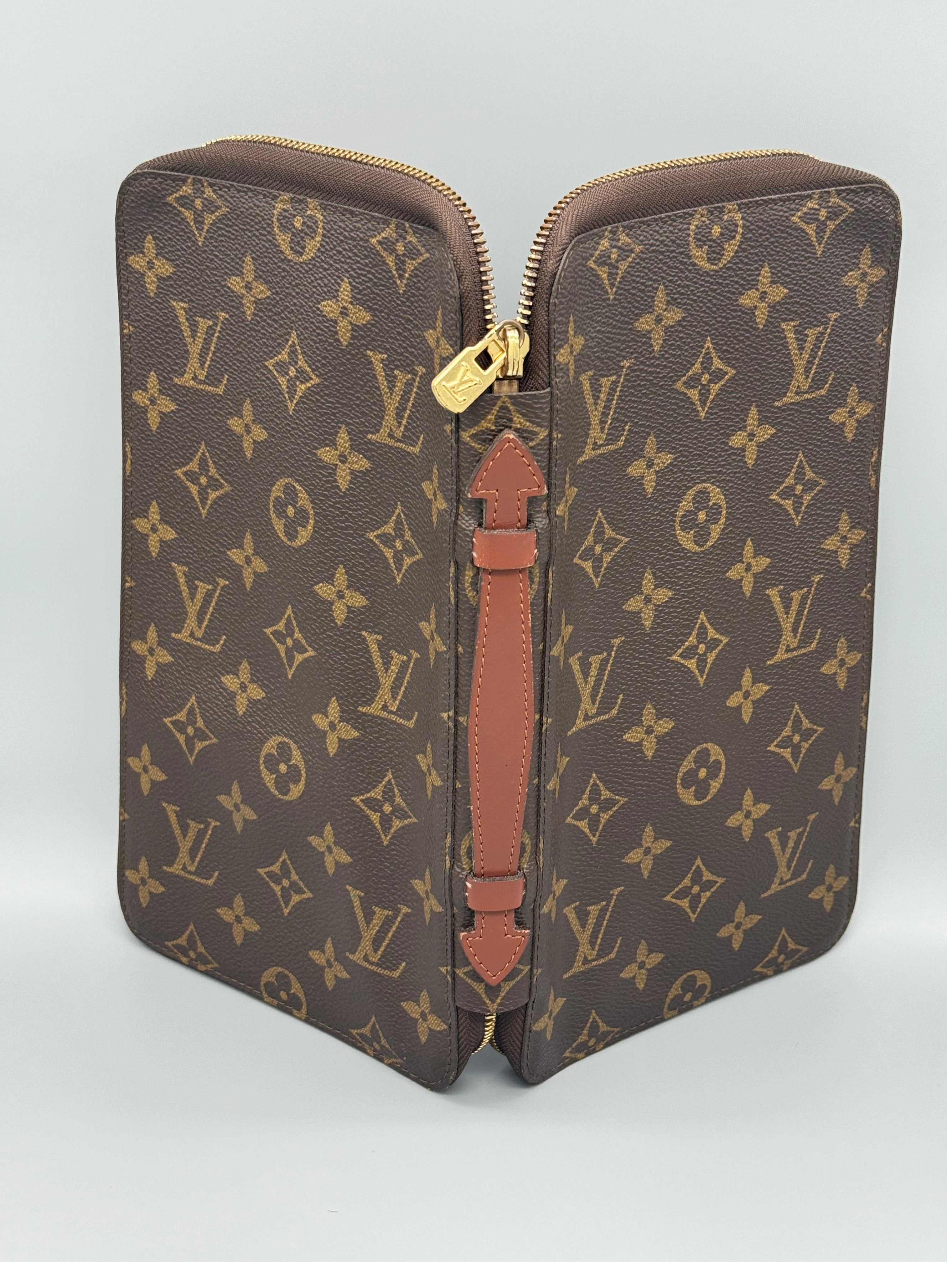 10050 Authentic Pre-loved Louis Vuitton Poche Escapade Bifold Organizer in Monogram Canvas