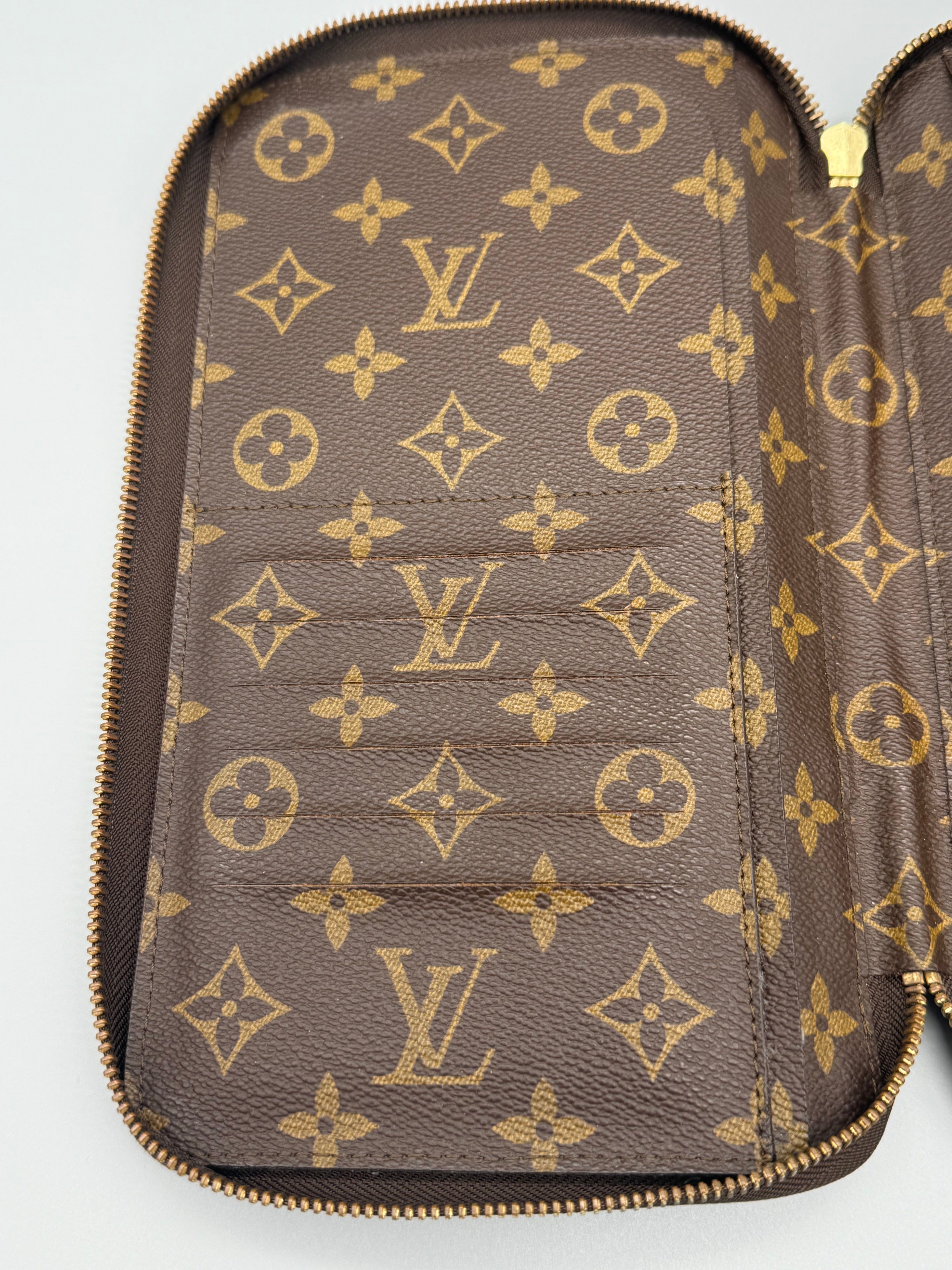 10050 Authentic Pre-loved Louis Vuitton Poche Escapade Bifold Organizer in Monogram Canvas