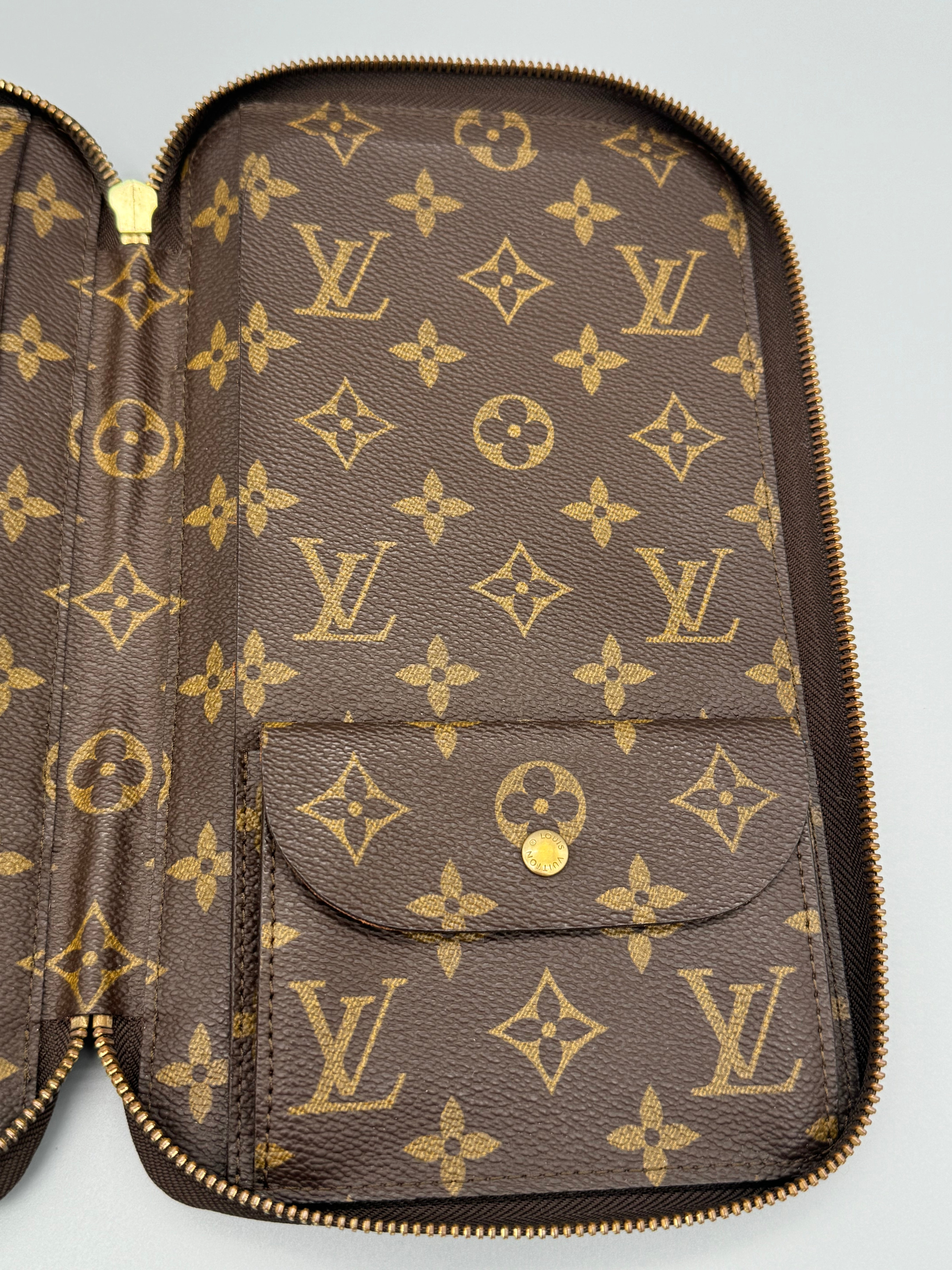 10050 Authentic Pre-loved Louis Vuitton Poche Escapade Bifold Organizer in Monogram Canvas